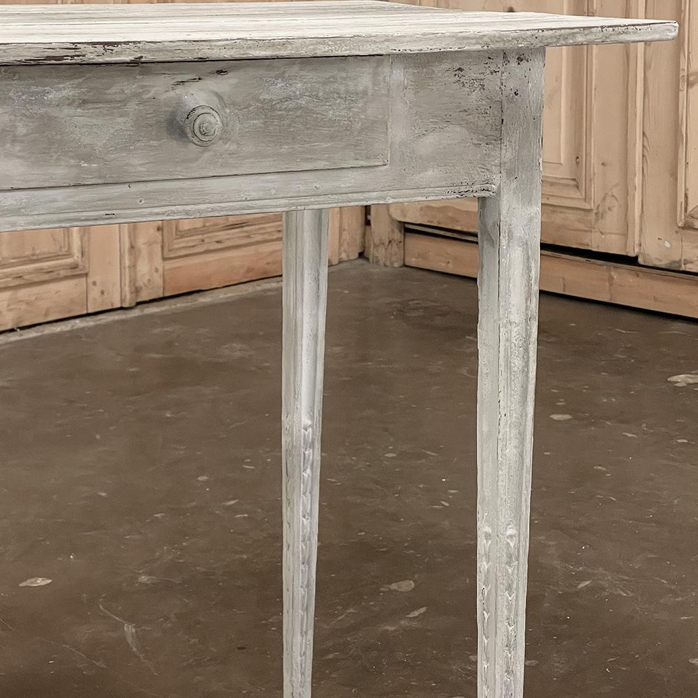 Mesa auxiliar pintada a la francesa del siglo XVIII en venta 3