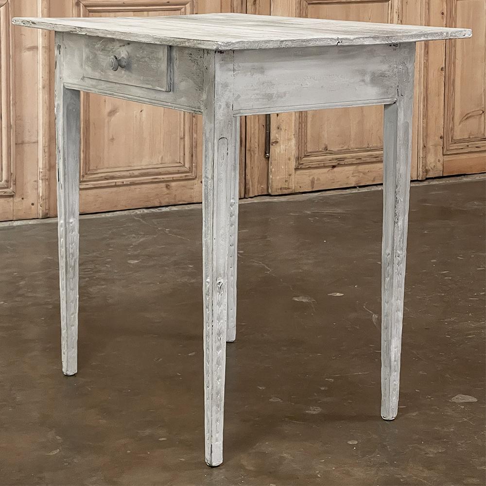 Mesa auxiliar pintada a la francesa del siglo XVIII en venta 5