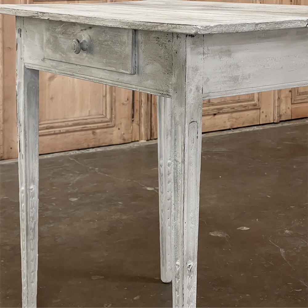 Mesa auxiliar pintada a la francesa del siglo XVIII en venta 7