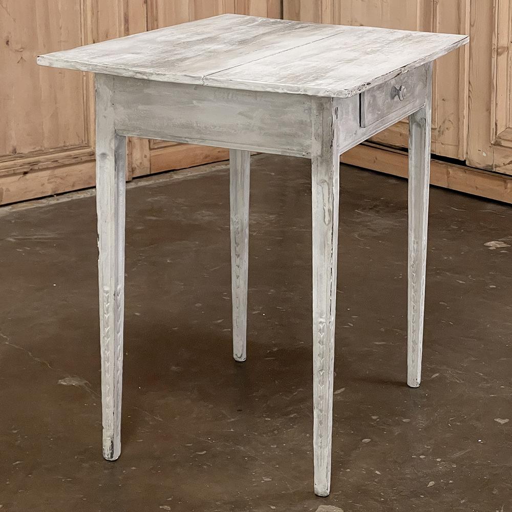 Mesa auxiliar pintada a la francesa del siglo XVIII Roble en venta