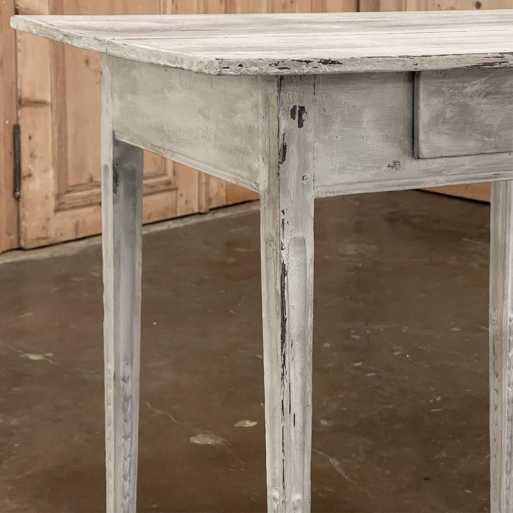 Mesa auxiliar pintada a la francesa del siglo XVIII en venta 2