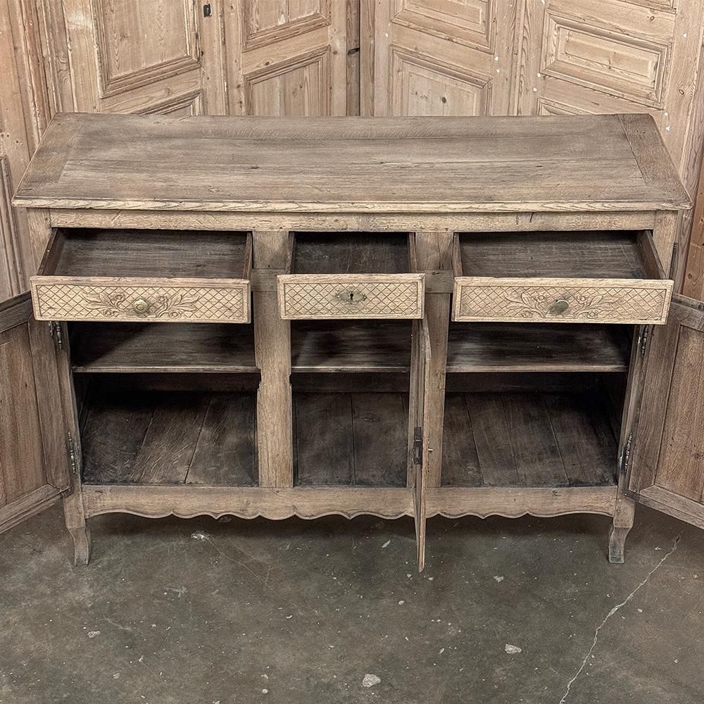 Late 18th Century 18th Century Country French Regence Buffet in Stripped Oak For Sale