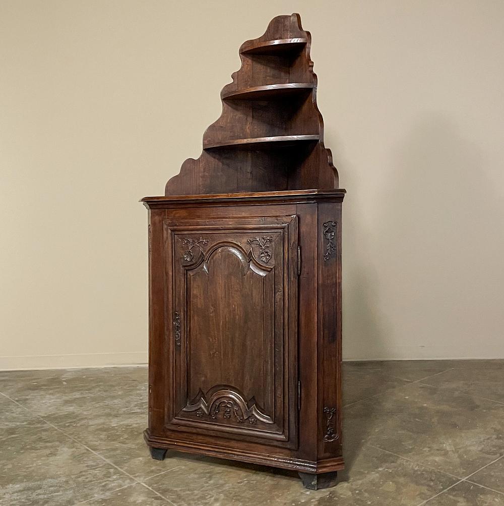 18th Century, Country French Rustic Corner Cabinet In Good Condition In Dallas, TX