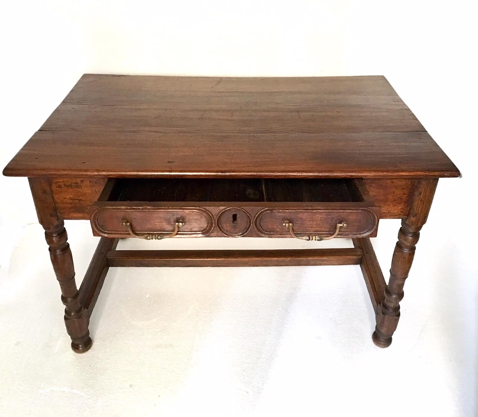 18th Century Country French Side Table In Good Condition In Madrid, ES