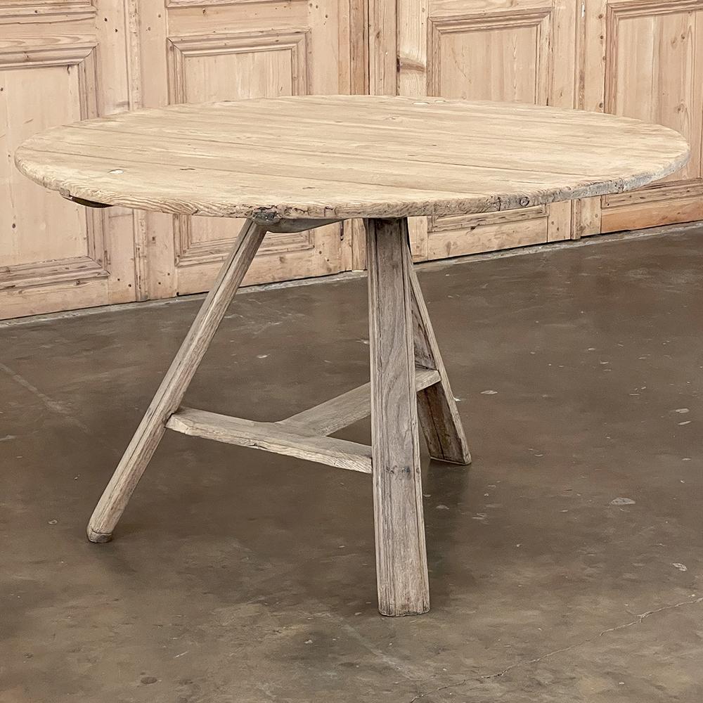 18th Century Country French Tilt-Top Center Table In Good Condition For Sale In Dallas, TX
