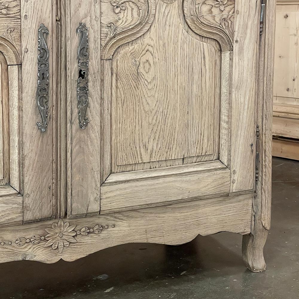 18th Century Country French Vinter's Buffet in Stripped Oak For Sale 9