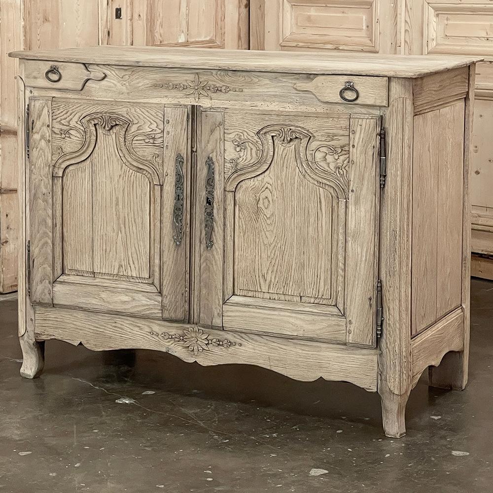 Hand-Carved 18th Century Country French Vinter's Buffet in Stripped Oak For Sale