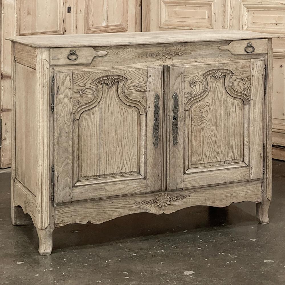 18th Century Country French Vinter's Buffet in Stripped Oak In Good Condition For Sale In Dallas, TX