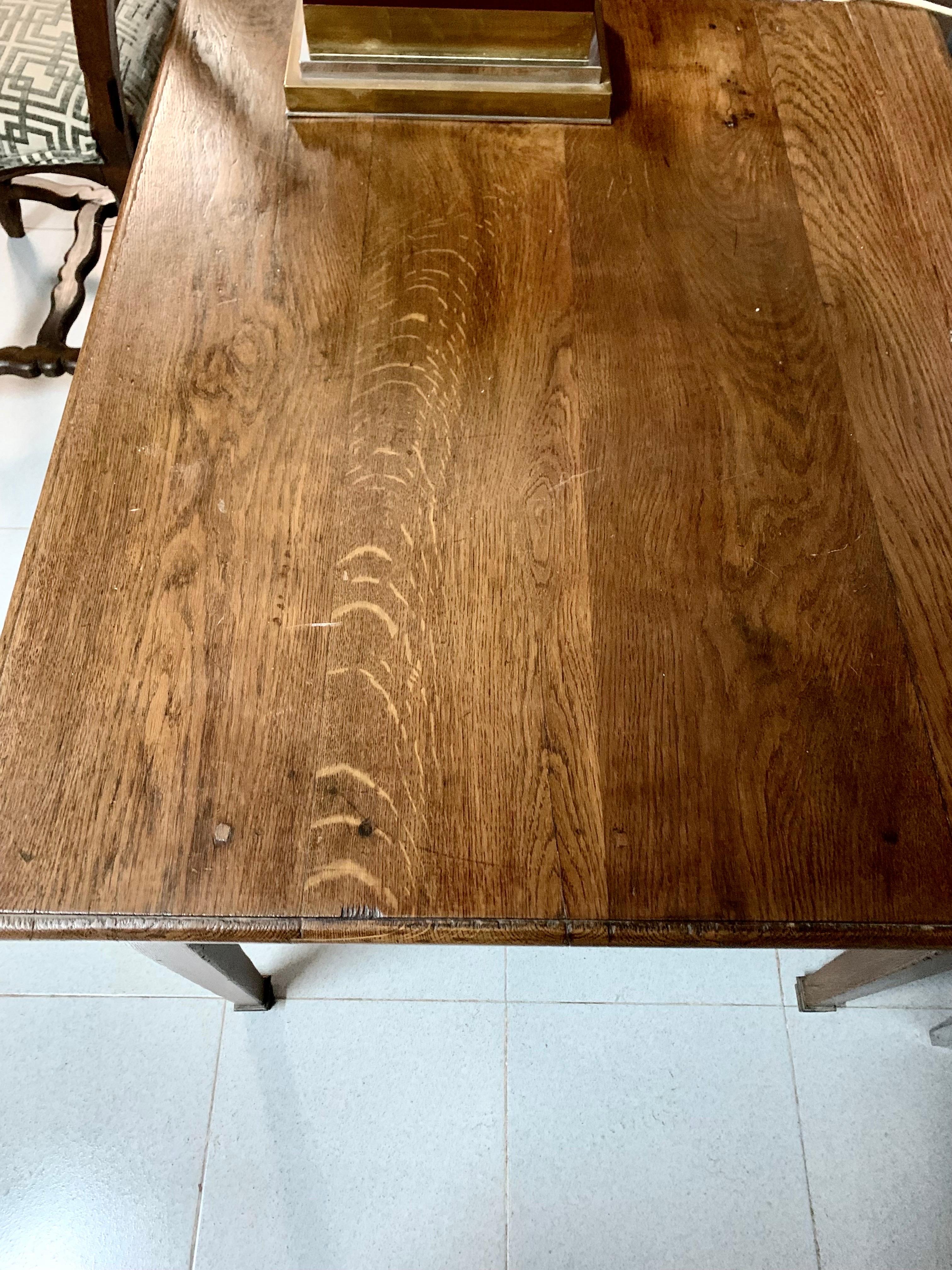 Table à écrire d'appoint campagnard du XVIIIe siècle en vente 8