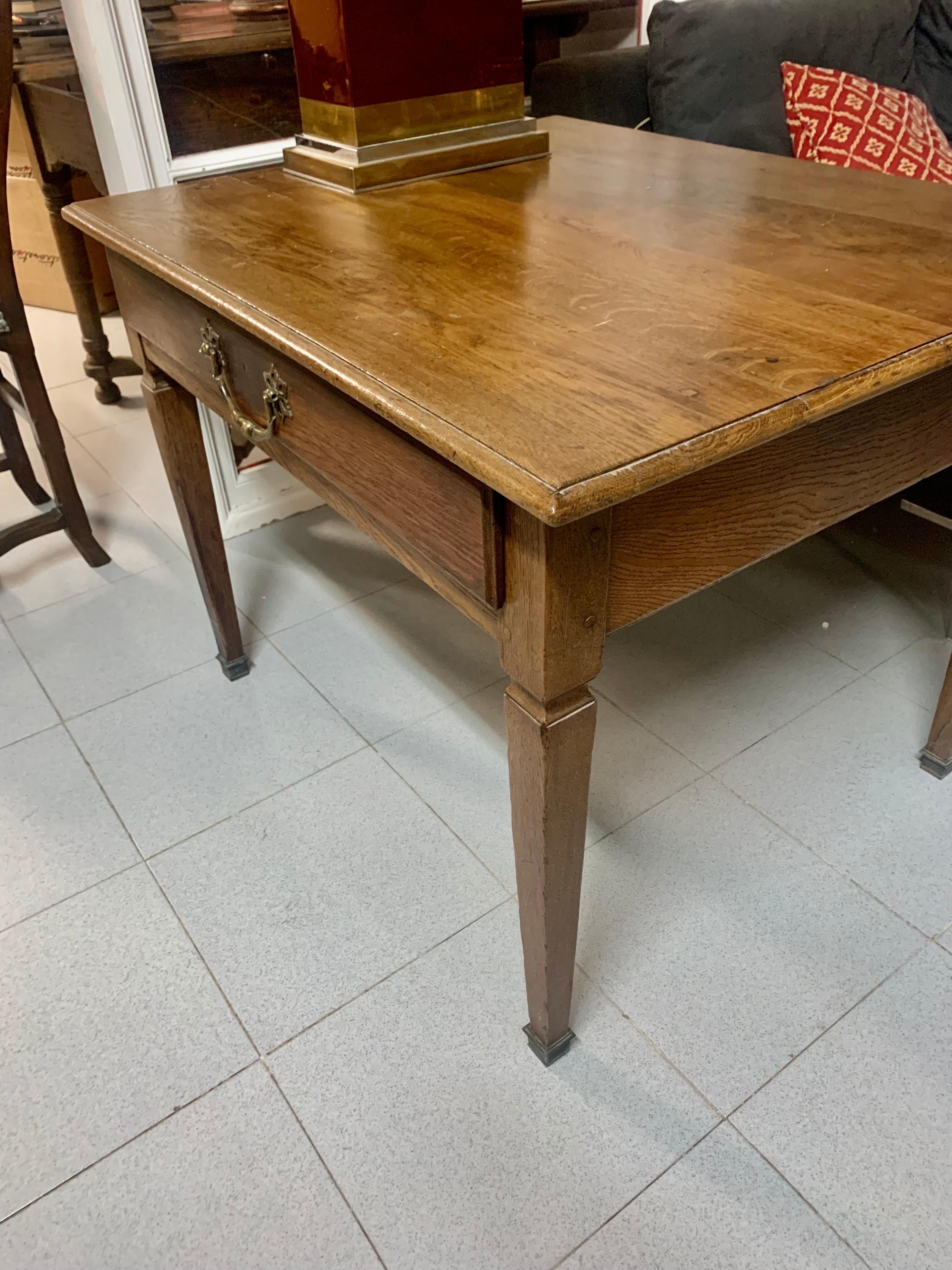 Table à écrire d'appoint campagnard du XVIIIe siècle en vente 10