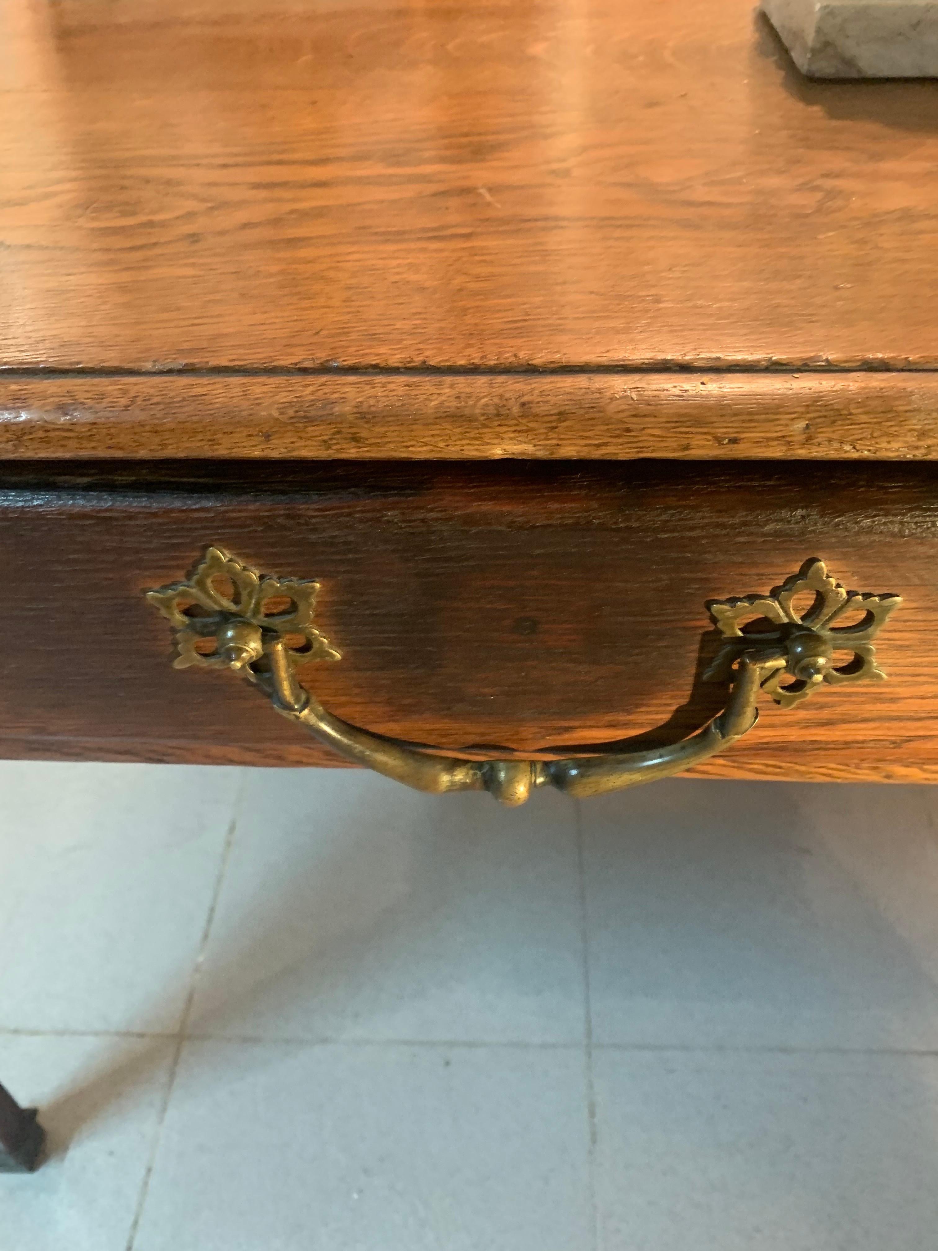 Table à écrire d'appoint campagnard du XVIIIe siècle en vente 11