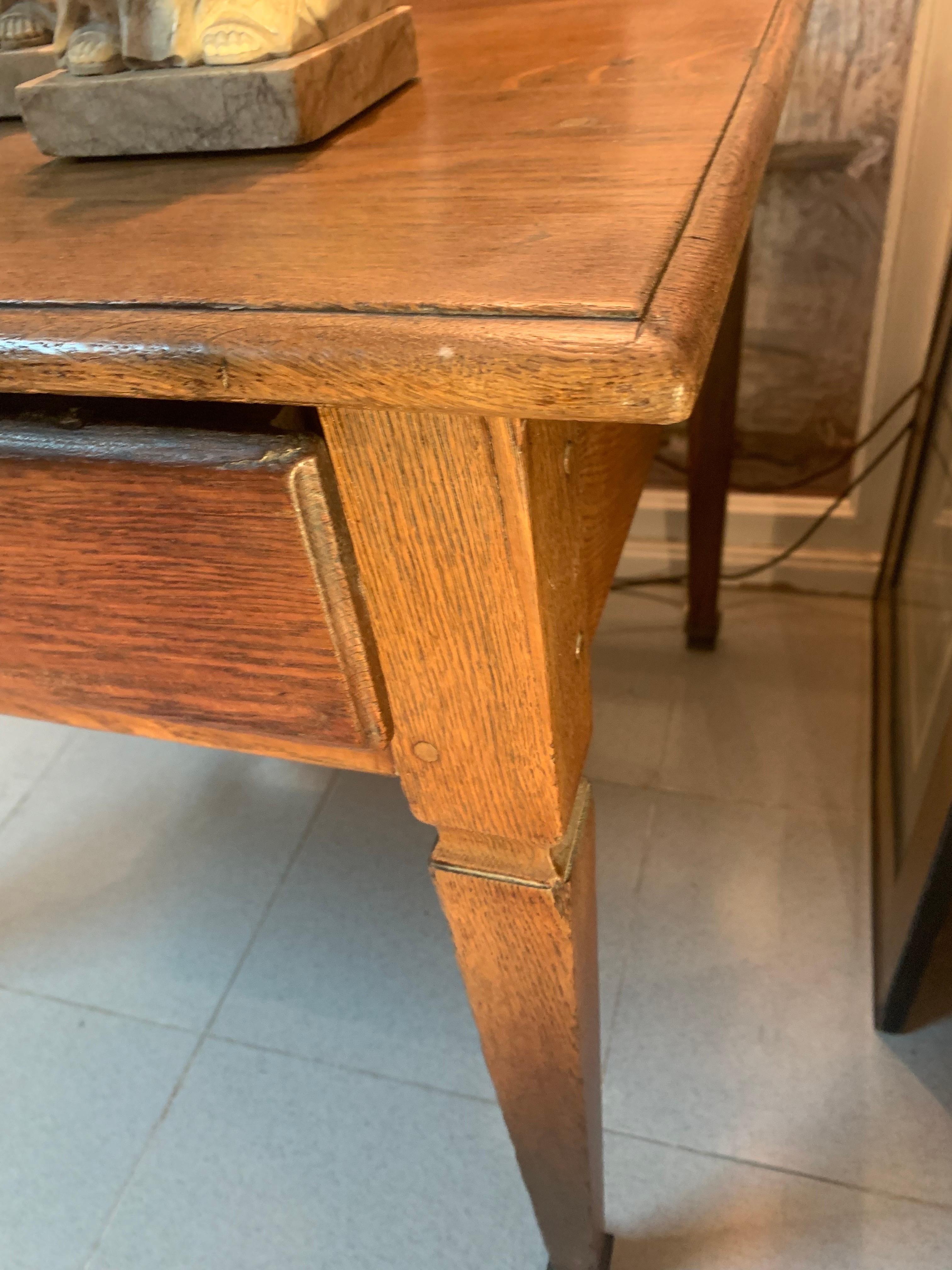 Table à écrire d'appoint campagnard du XVIIIe siècle en vente 12