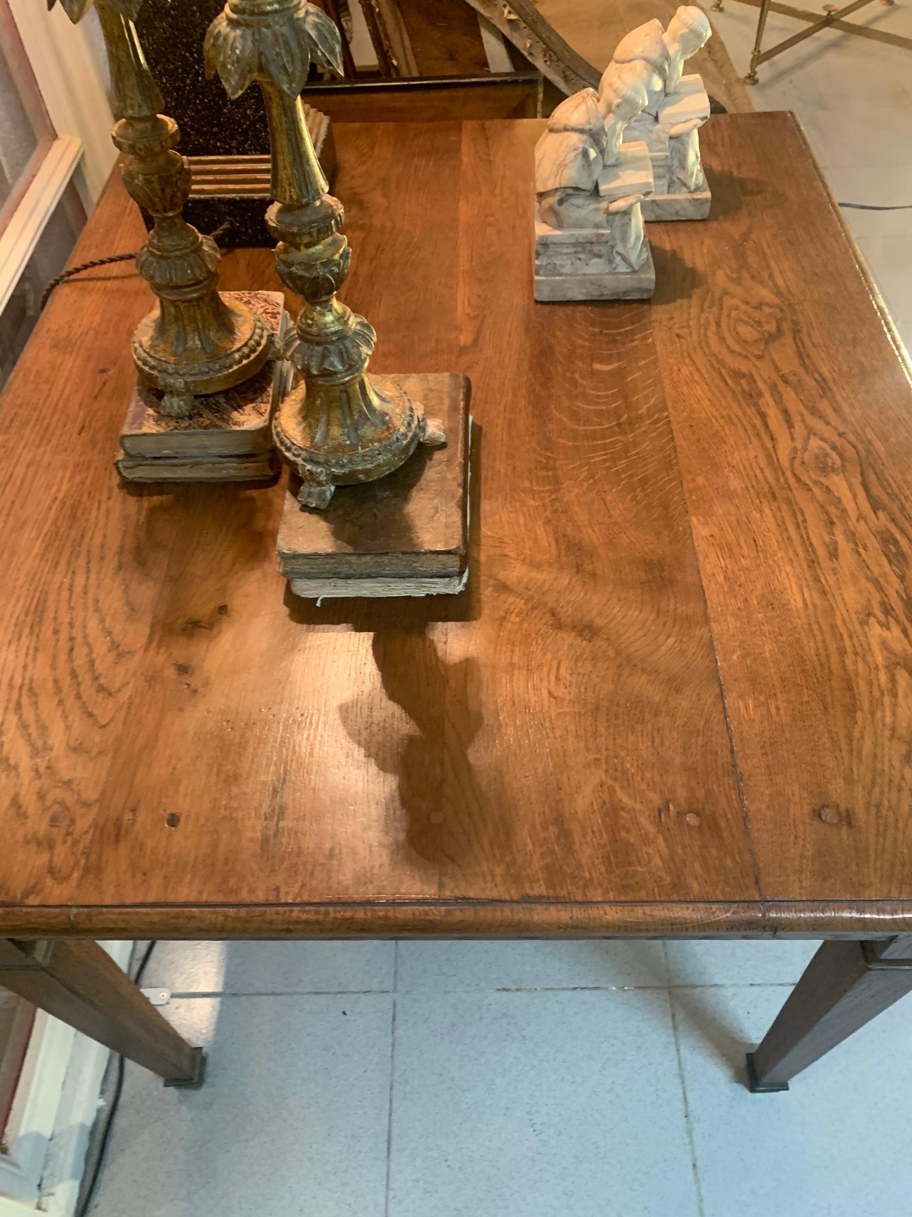 Table à écrire d'appoint campagnard du XVIIIe siècle en vente 13
