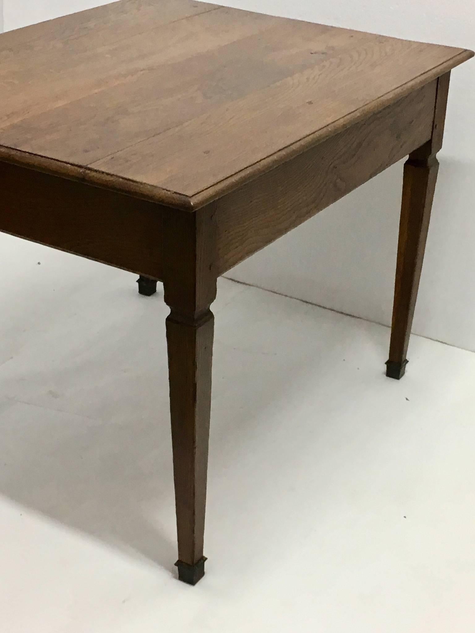 Table à écrire d'appoint campagnard du XVIIIe siècle en vente 2