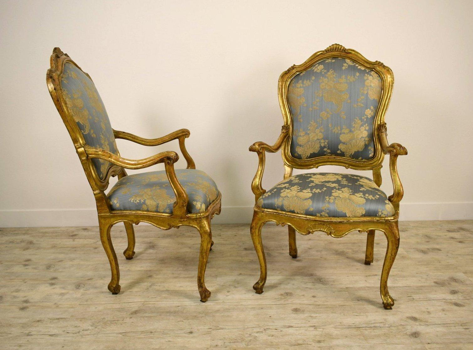 Paar italienische Sessel aus vergoldetem Holz aus dem 18. Jahrhundert im Angebot 4