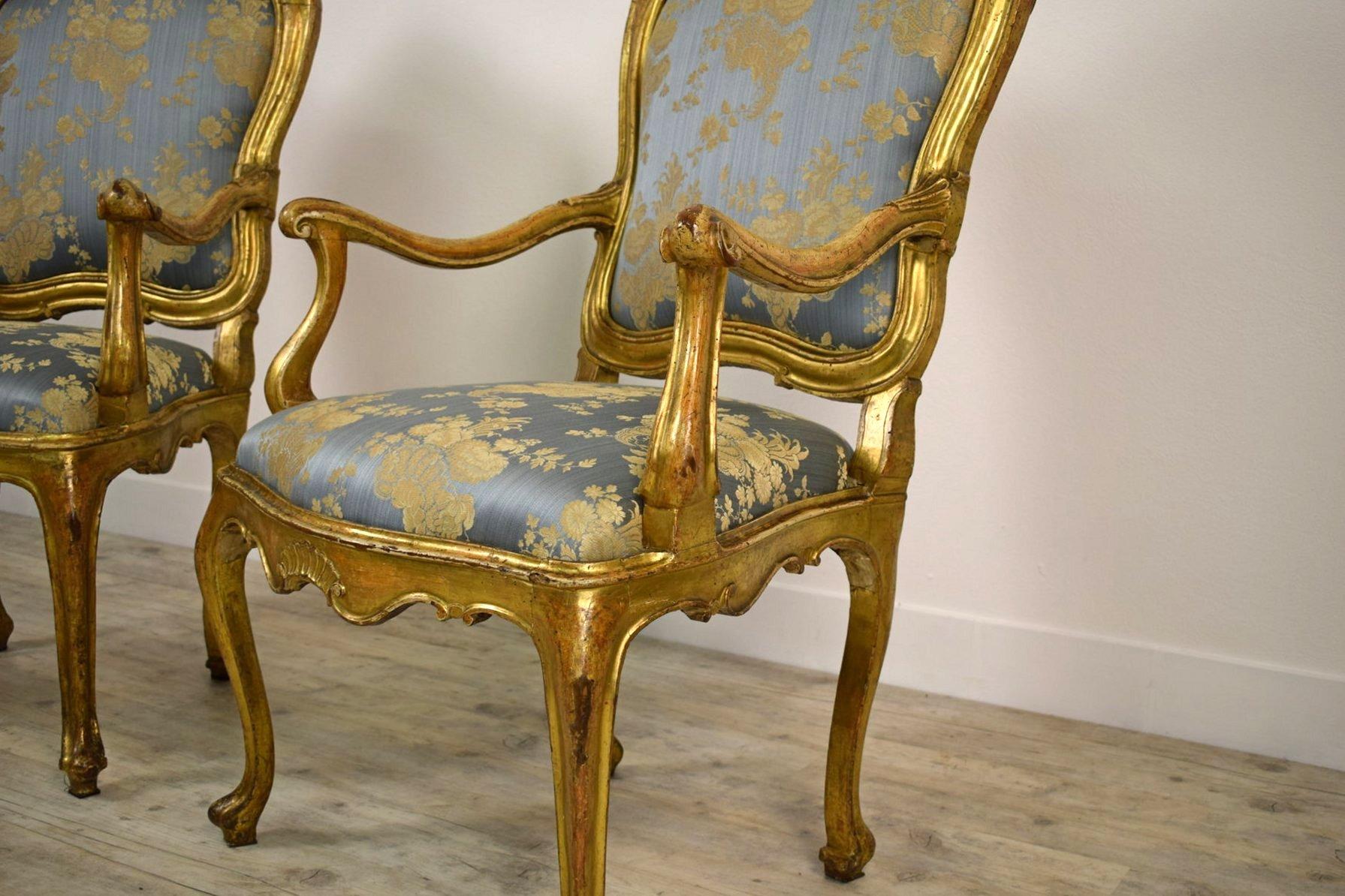Paar italienische Sessel aus vergoldetem Holz aus dem 18. Jahrhundert im Angebot 11