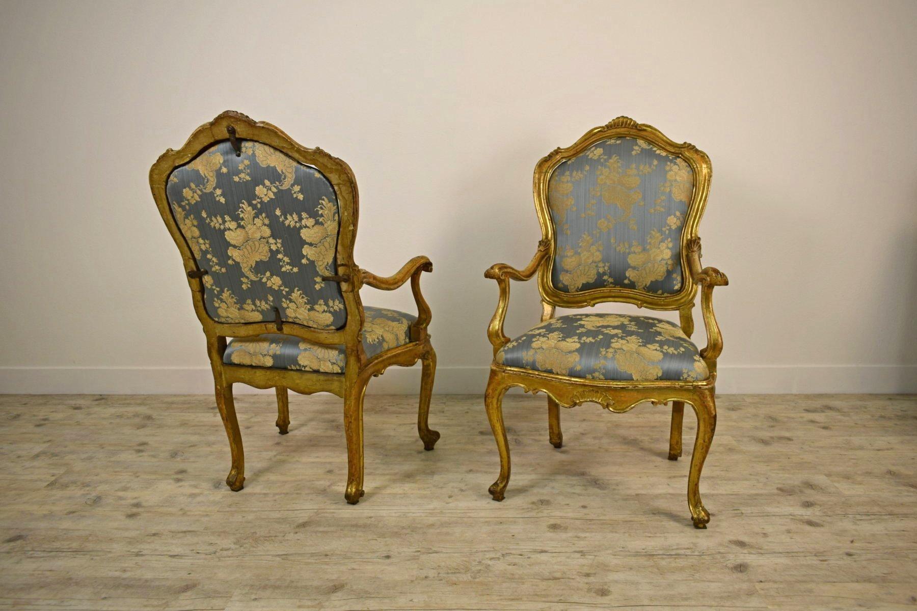 Paar italienische Sessel aus vergoldetem Holz aus dem 18. Jahrhundert im Angebot 13