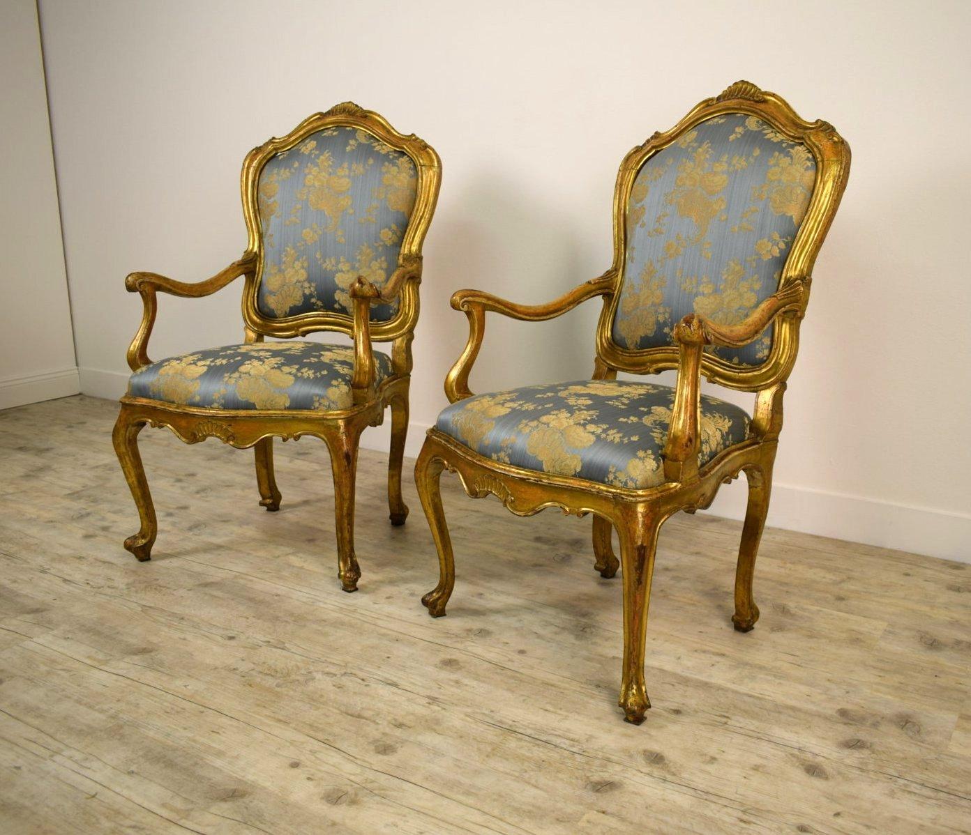 Hand-Carved 18th Century Couple of Italian Giltwood Armchairs For Sale