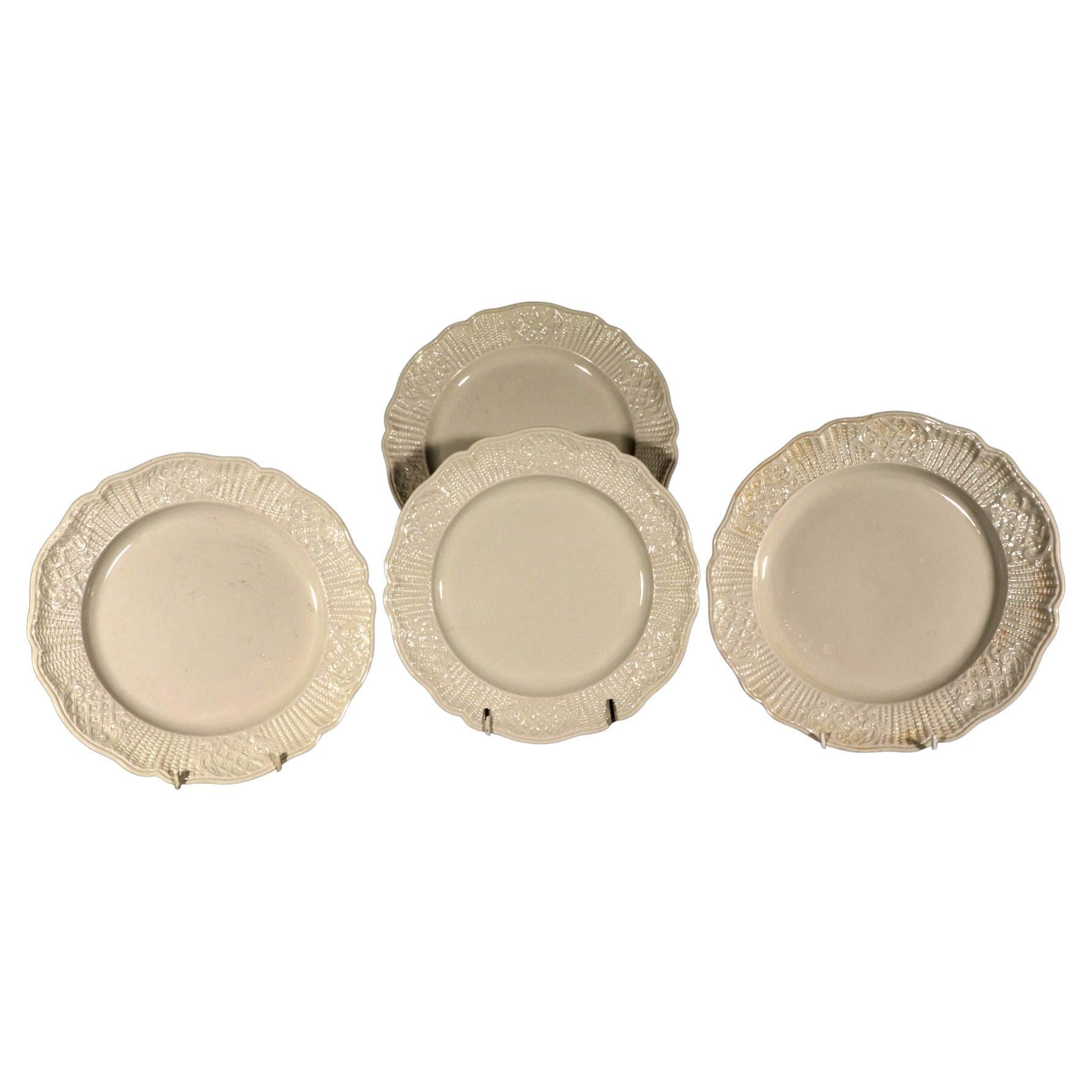 Assiettes en faïence du 18ème siècle avec bordure en tissu tressé - ensemble de quatre en vente