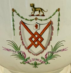 Raffredda-vino Wedgwood in creamware del XVIII secolo con stemma araldico