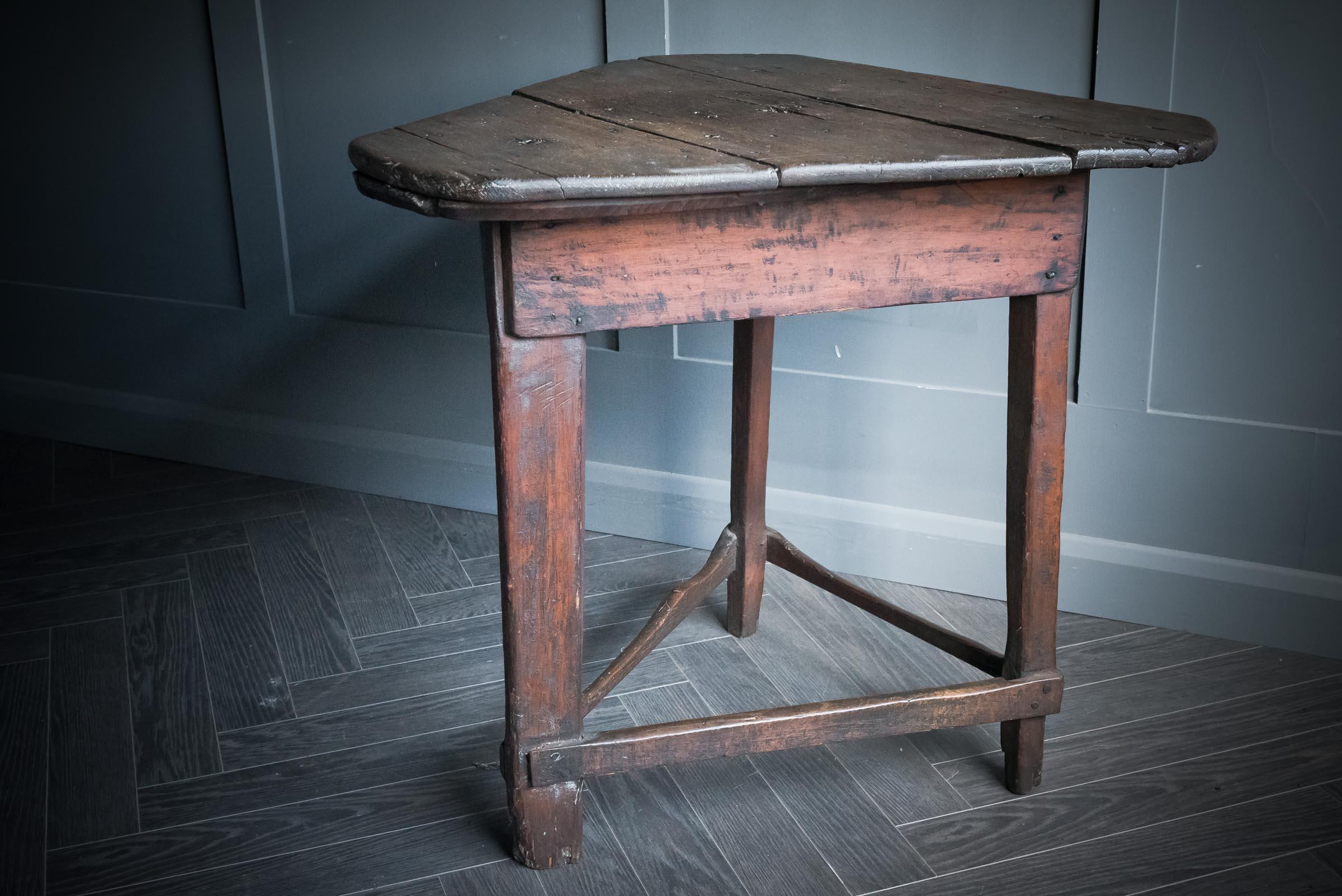 18th Century Cricket Table In Good Condition For Sale In Alton, GB