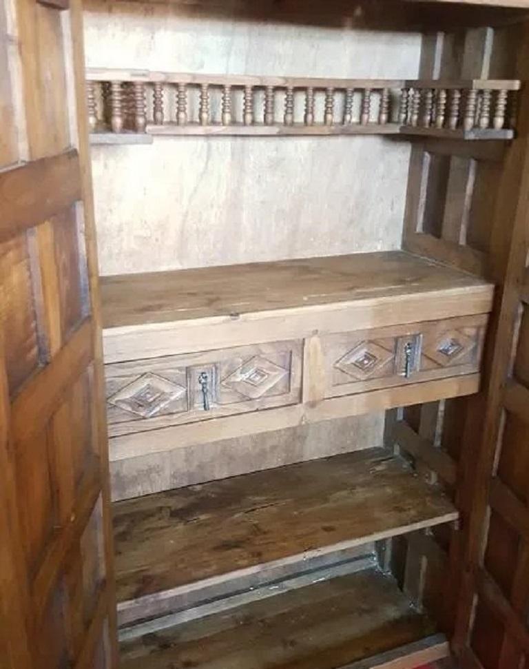 18th Century Cupboard or Cabinet, Walnut, Castillian Influence, Spain Restored In Good Condition For Sale In Miami, FL