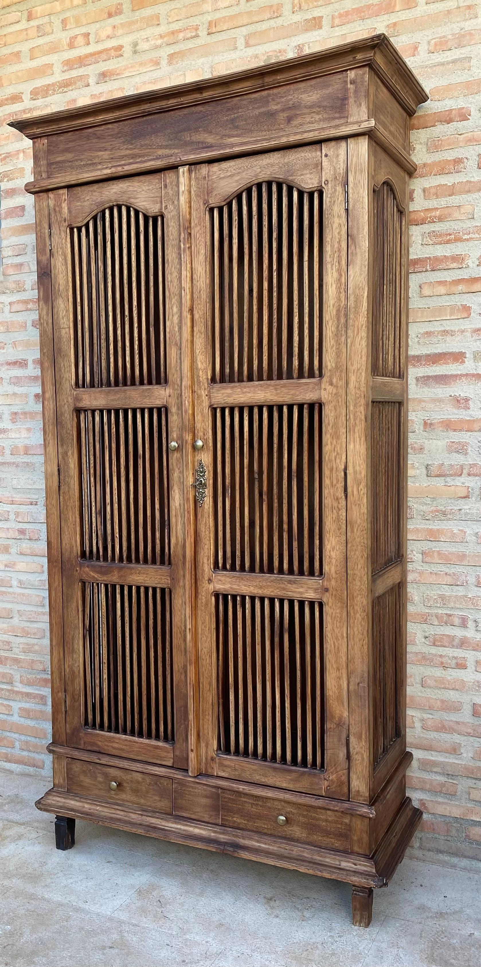 Schrank oder Schrank aus dem 18. Jahrhundert, Weinregal, Kiefernholz, französisch, restauriert (Französische Provence) im Angebot