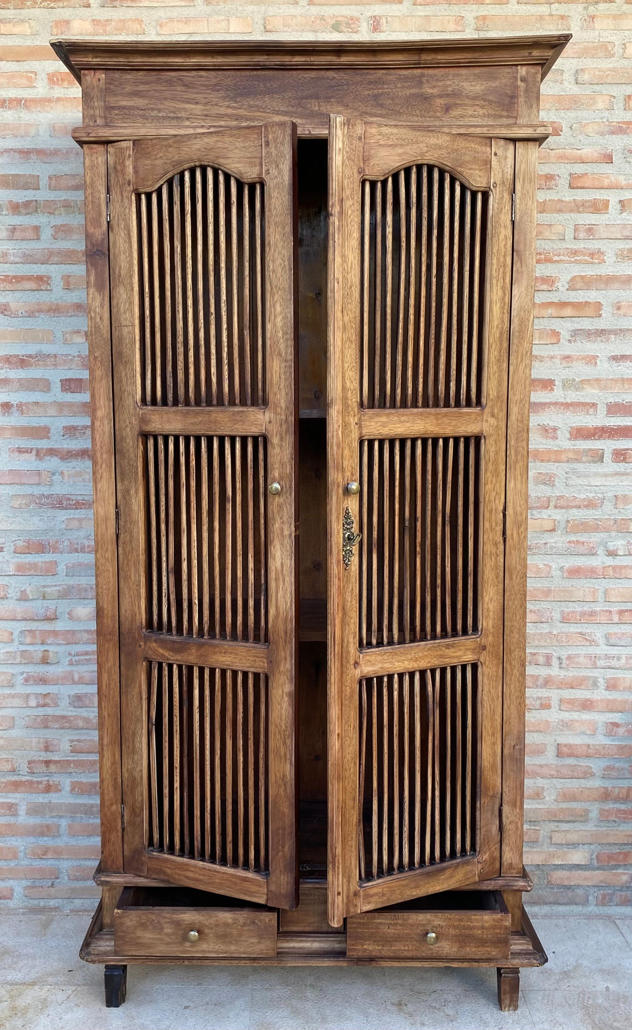 Schrank oder Schrank aus dem 18. Jahrhundert, Weinregal, Kiefernholz, französisch, restauriert (Französisch) im Angebot