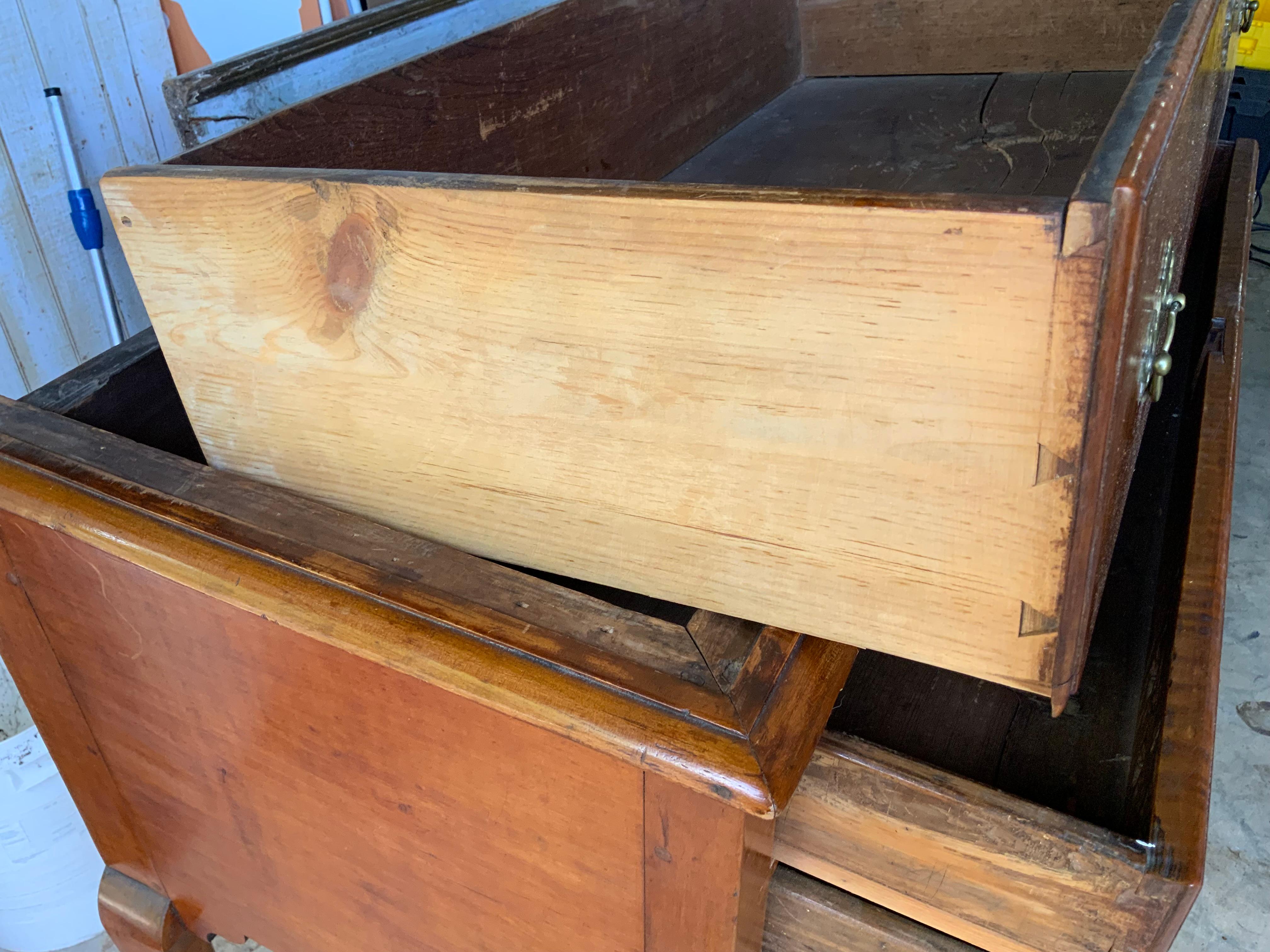 Highboy in acero riccio del XVIII secolo in vendita 7