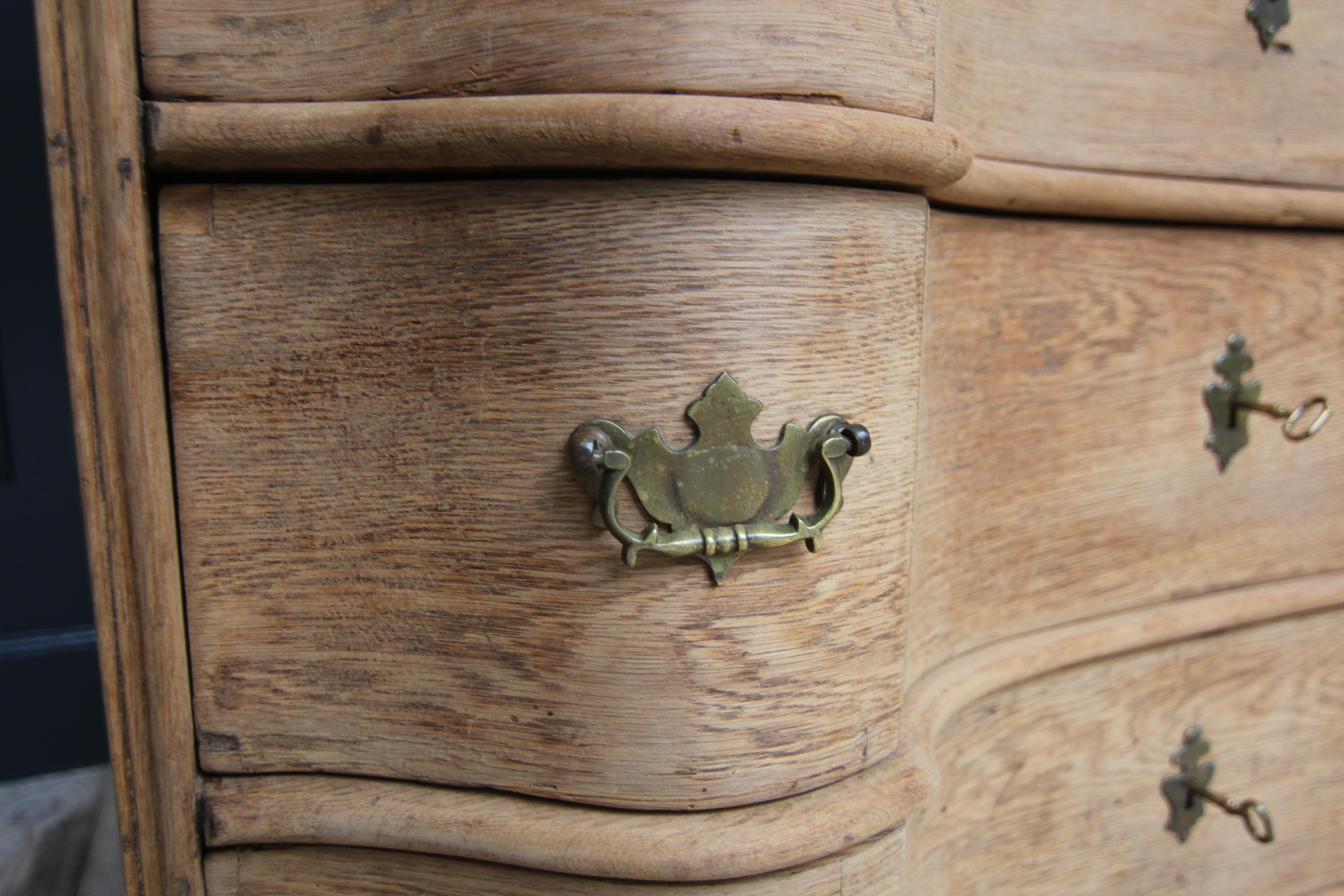 18th Century Curved Baroque Chest of Drawers For Sale 11