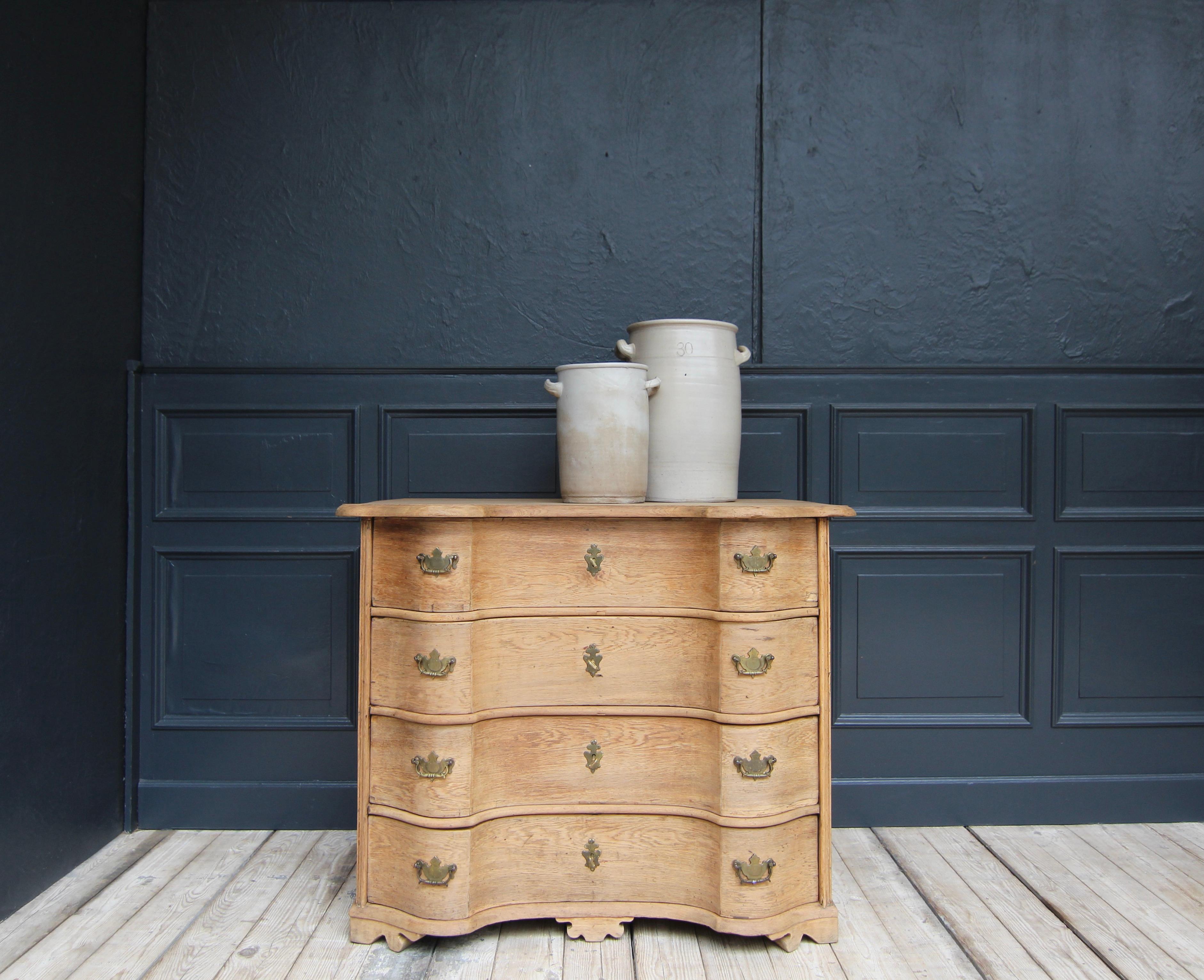 German 18th Century Curved Baroque Chest of Drawers For Sale