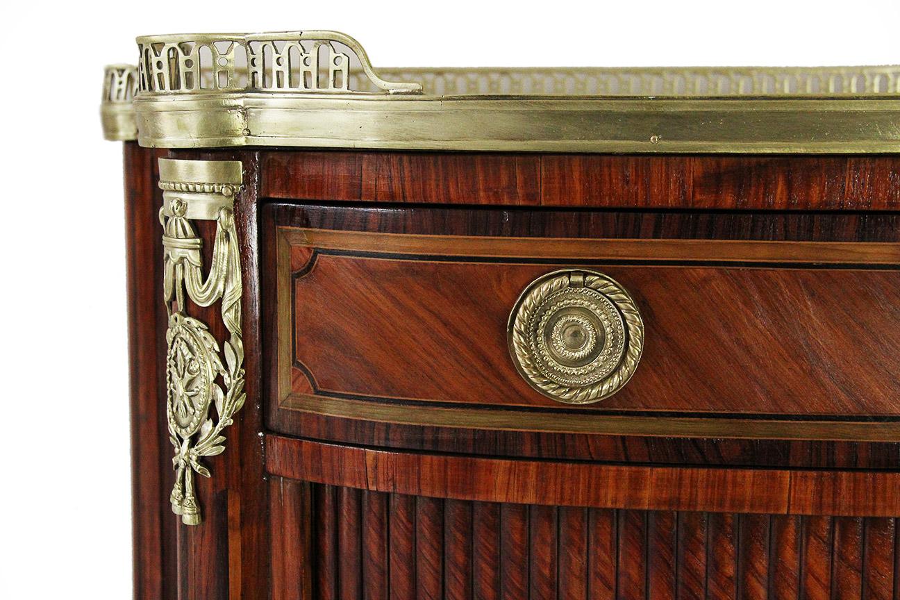 18th Century Curved Front Cabinet Stamped AVRIL in Rosewood and White Marble Top In Good Condition For Sale In EVREUX, FR