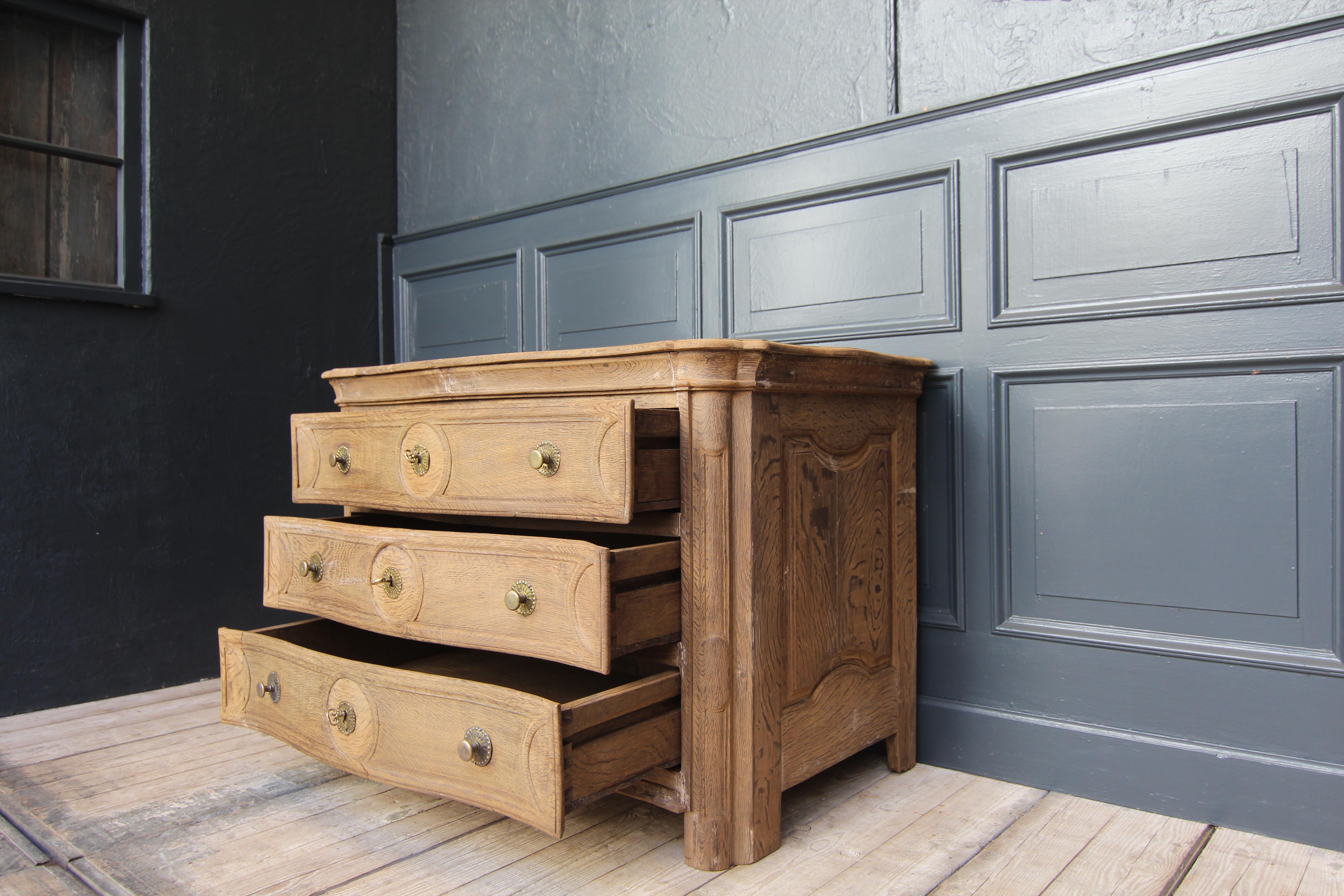 18th Century Curved Oak Chest of Drawers For Sale 8