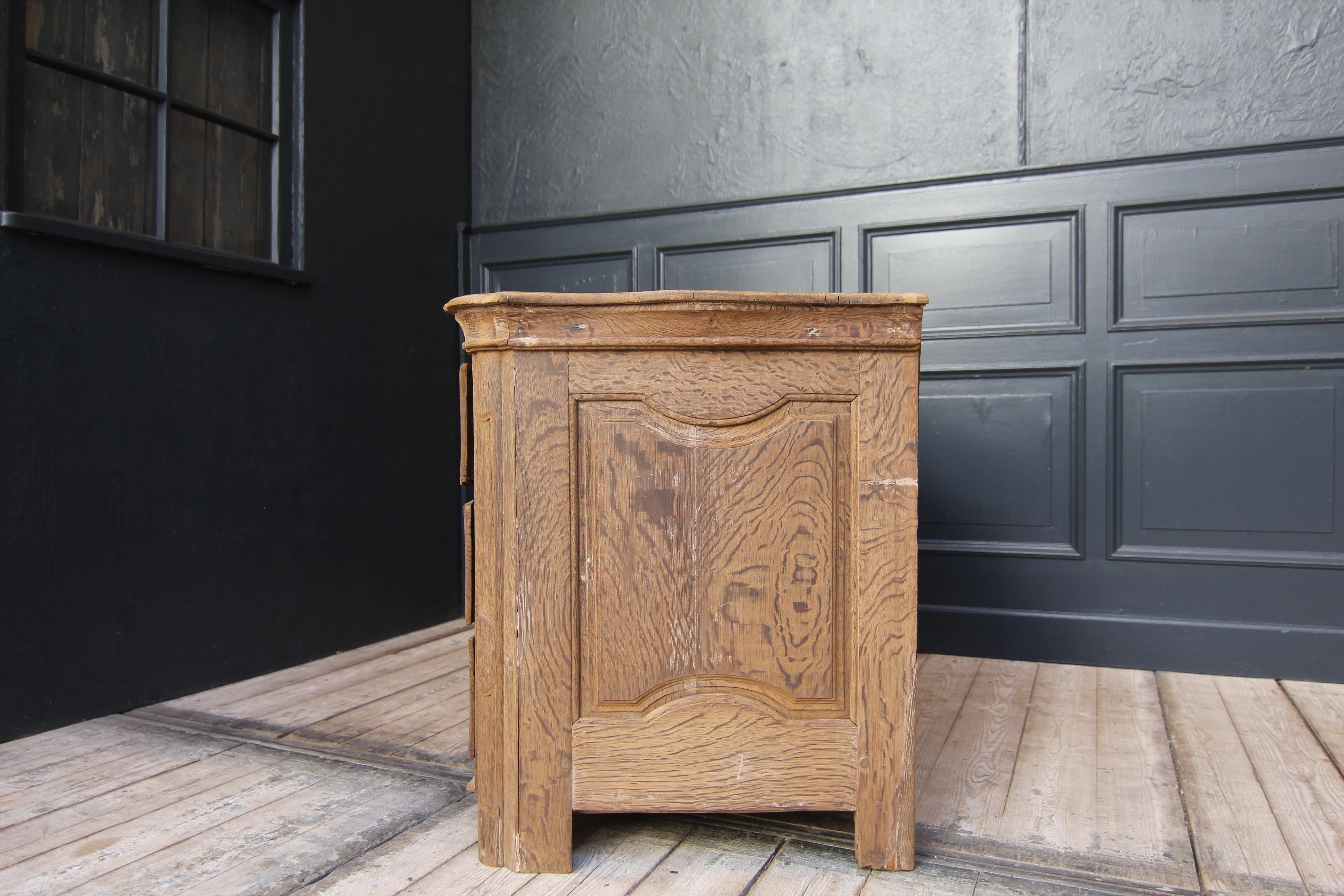 18th Century and Earlier 18th Century Curved Oak Chest of Drawers For Sale