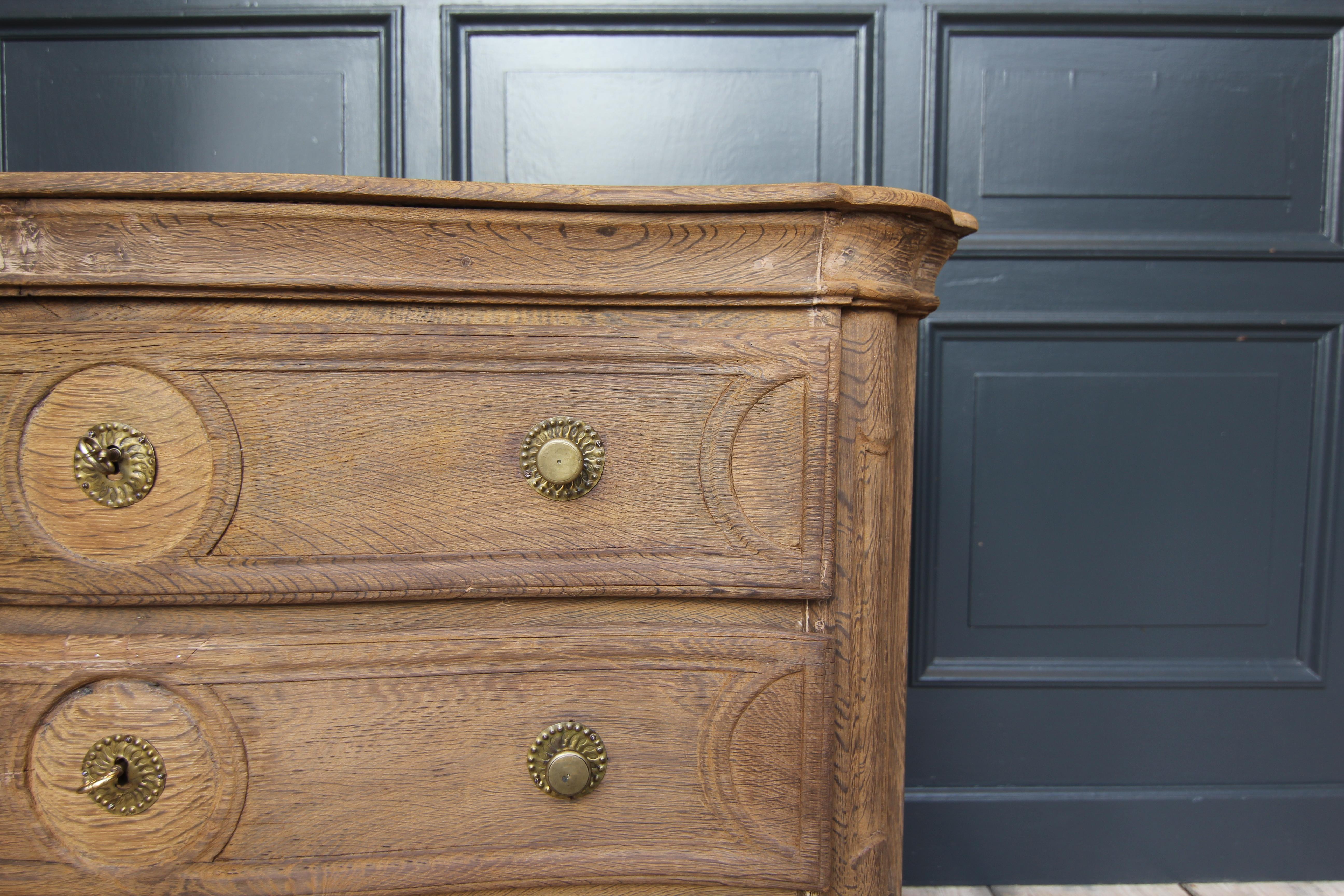 18th Century Curved Oak Chest of Drawers For Sale 4