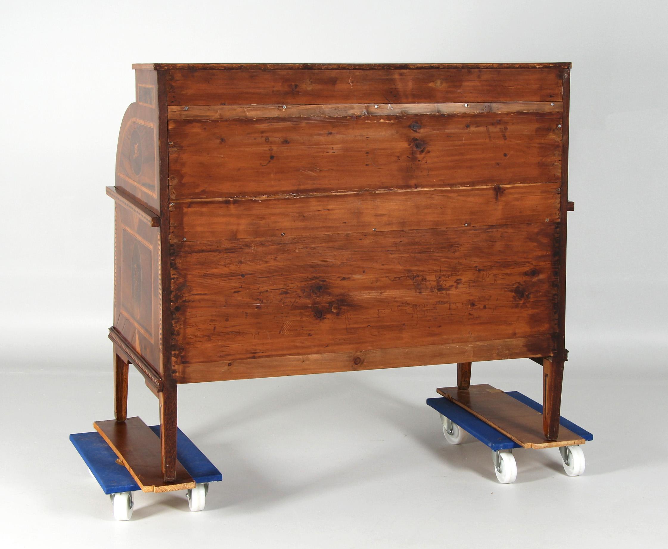 Zylindersekretär, Rollenschreibtisch mit Intarsien, 18. Jahrhundert, Frankreich, um 1780 im Angebot 12