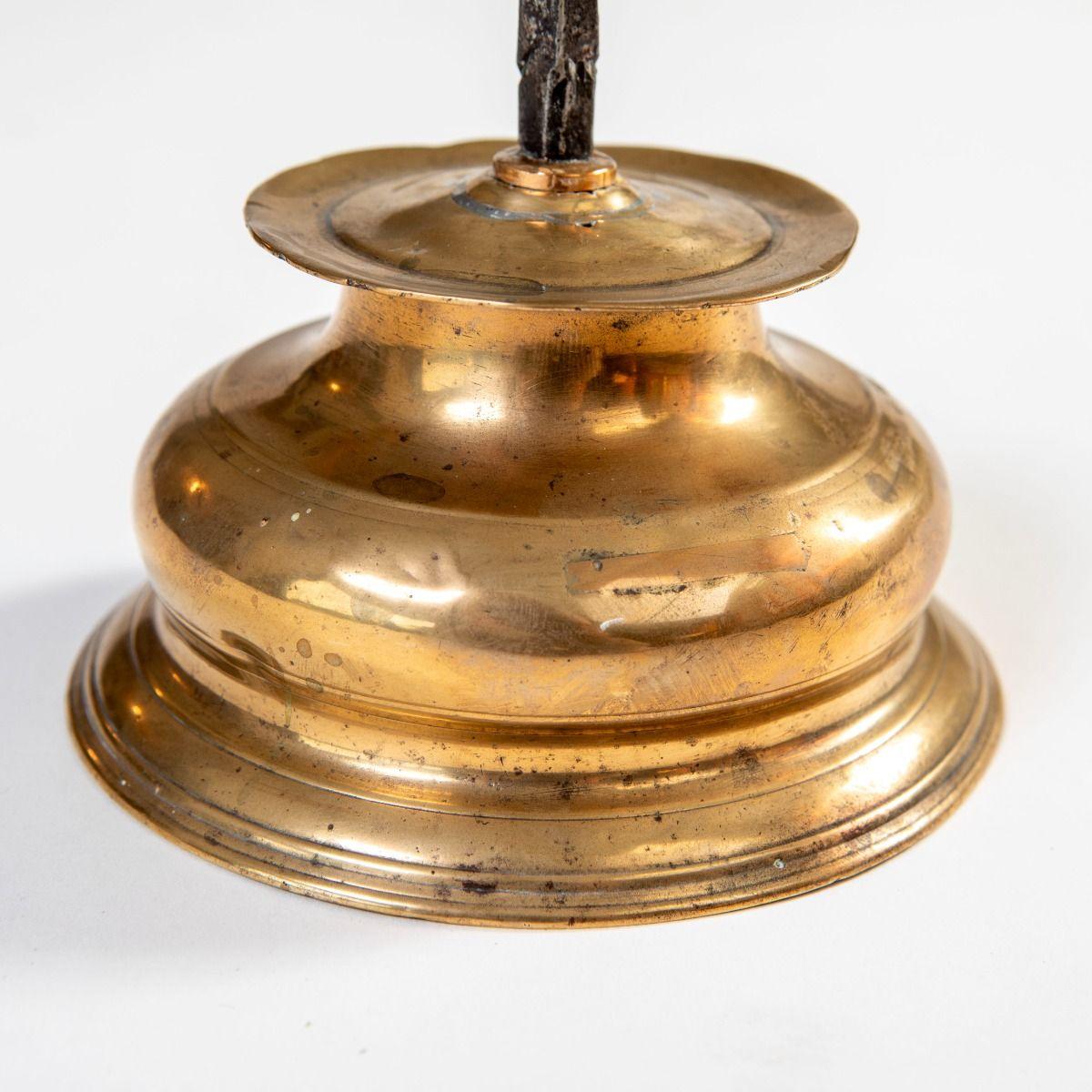 Chandelier baroque danois du 18e siècle en laiton avec pointe en fer forgé Bon état - En vente à Kastrup, DK