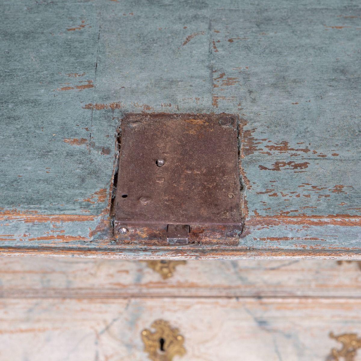 Scrivania barocca danese del 18° secolo in finto marmo in vendita 11