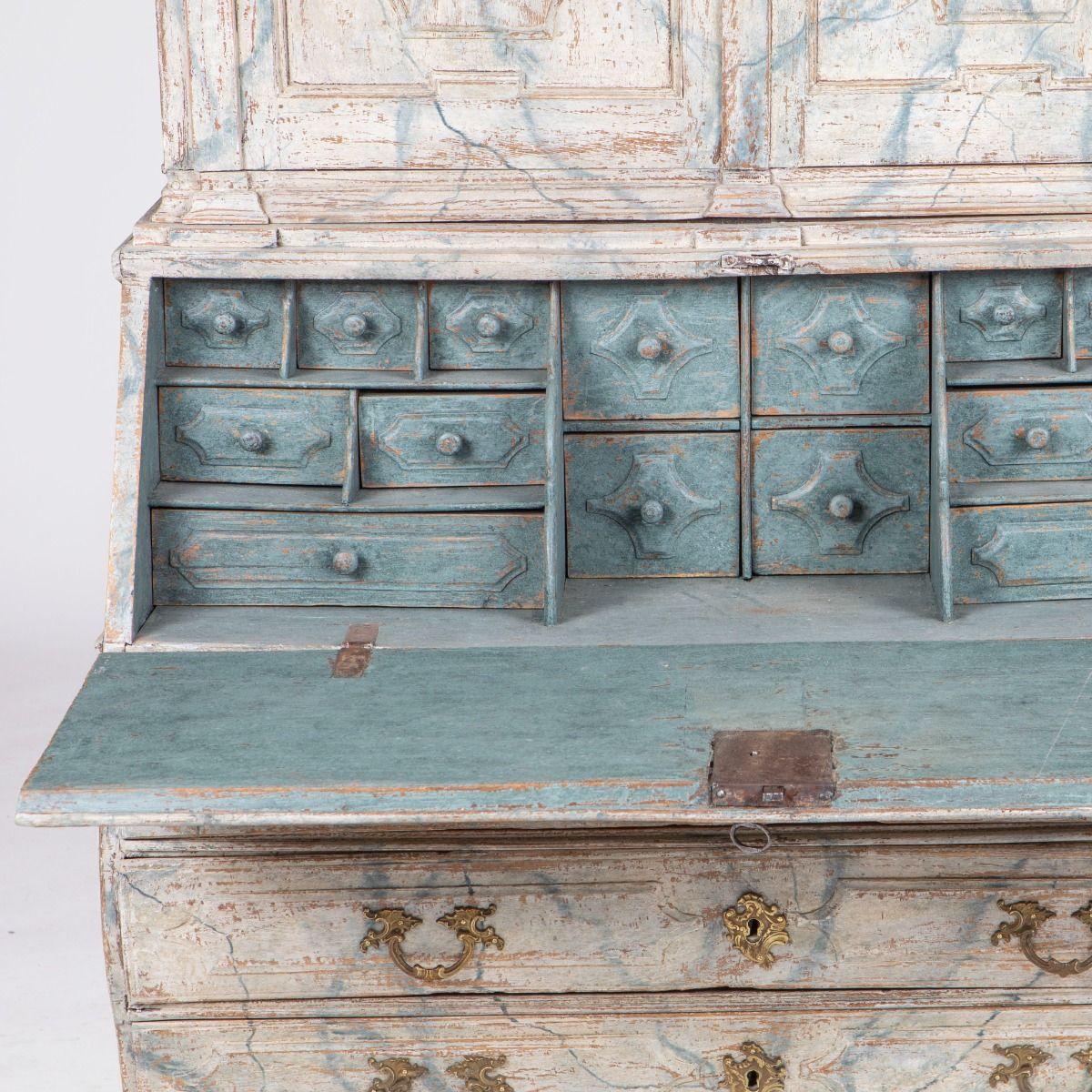 Scrivania barocca danese del 18° secolo in finto marmo in vendita 1