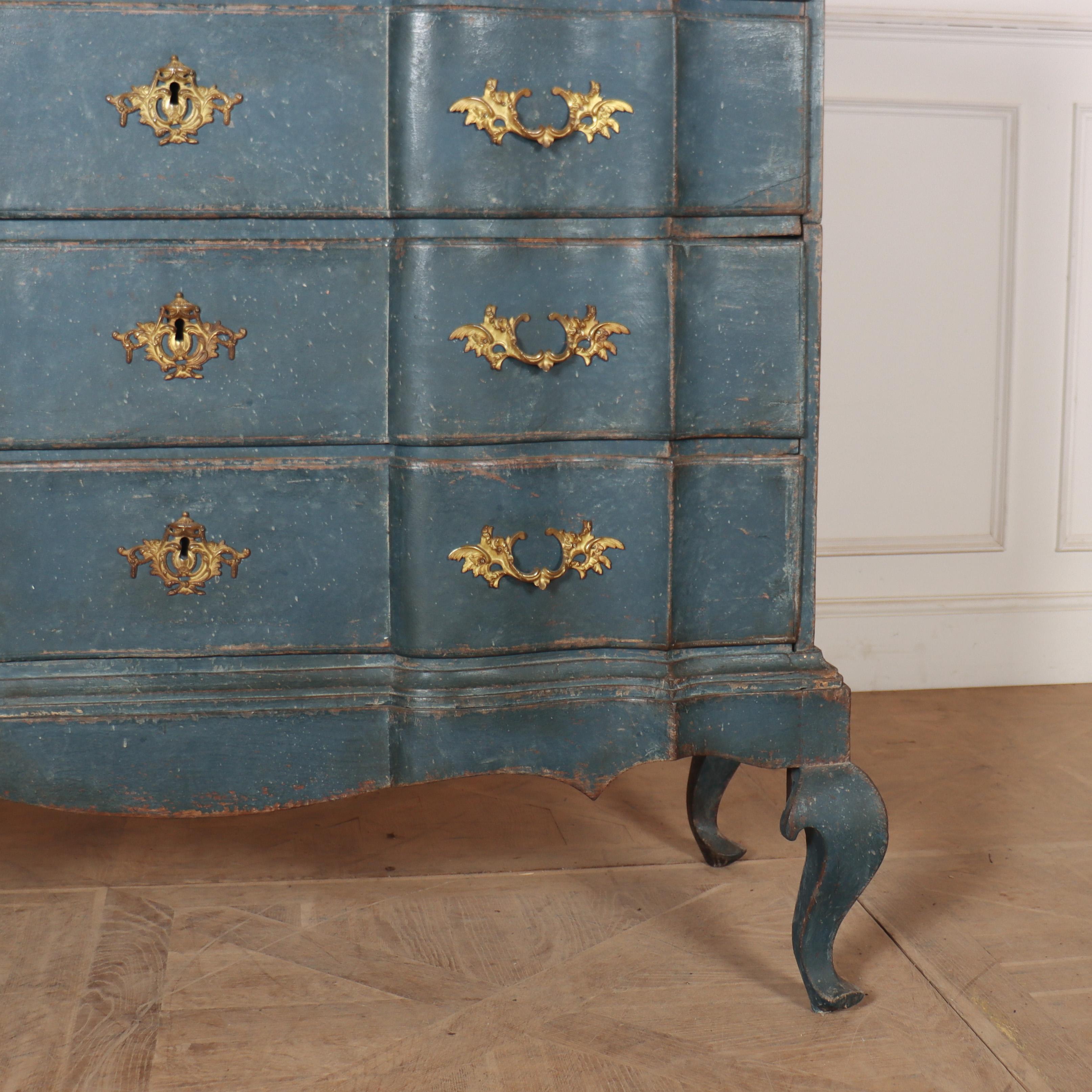 18th Century Danish Chest of Drawers In Good Condition For Sale In Leamington Spa, Warwickshire