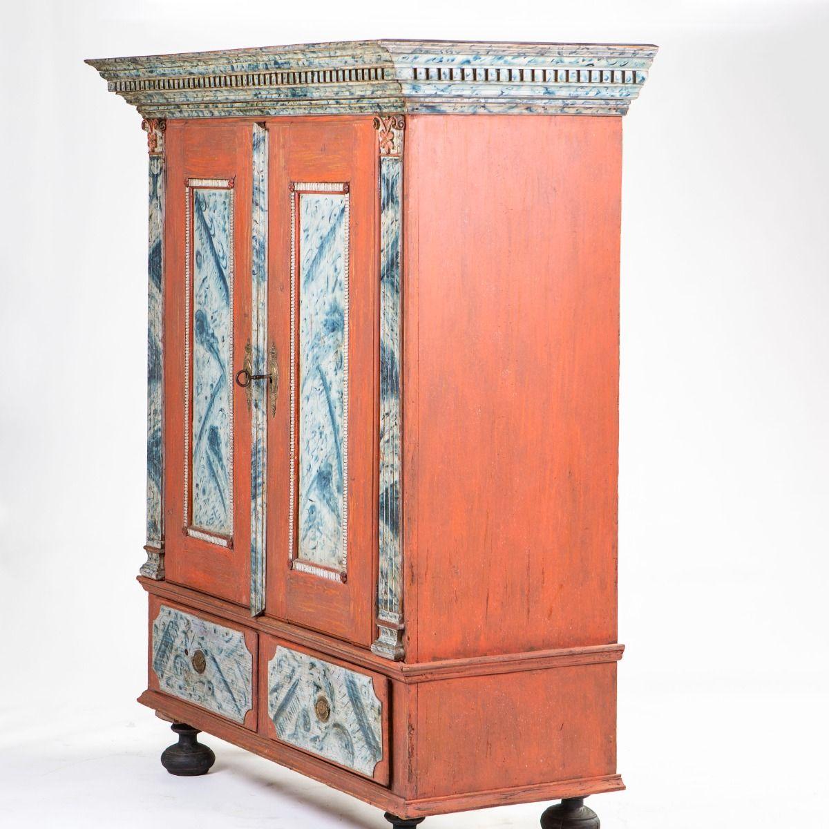 Cabinet with Original Paint. 18th Century Danish Louis XVI In Good Condition For Sale In Kastrup, DK