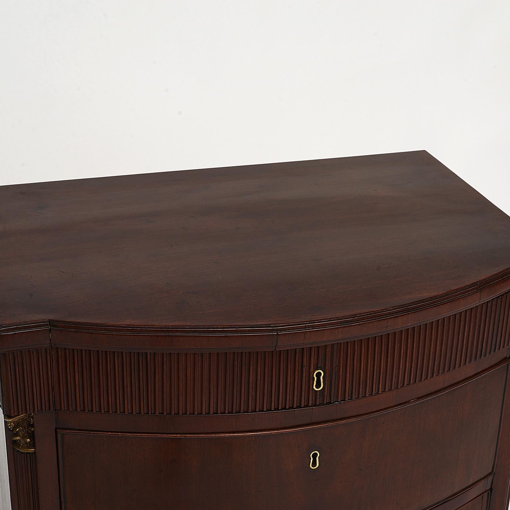 18th Century Danish Louis XVI Mahogany Chest of Drawers In Good Condition For Sale In Kastrup, DK