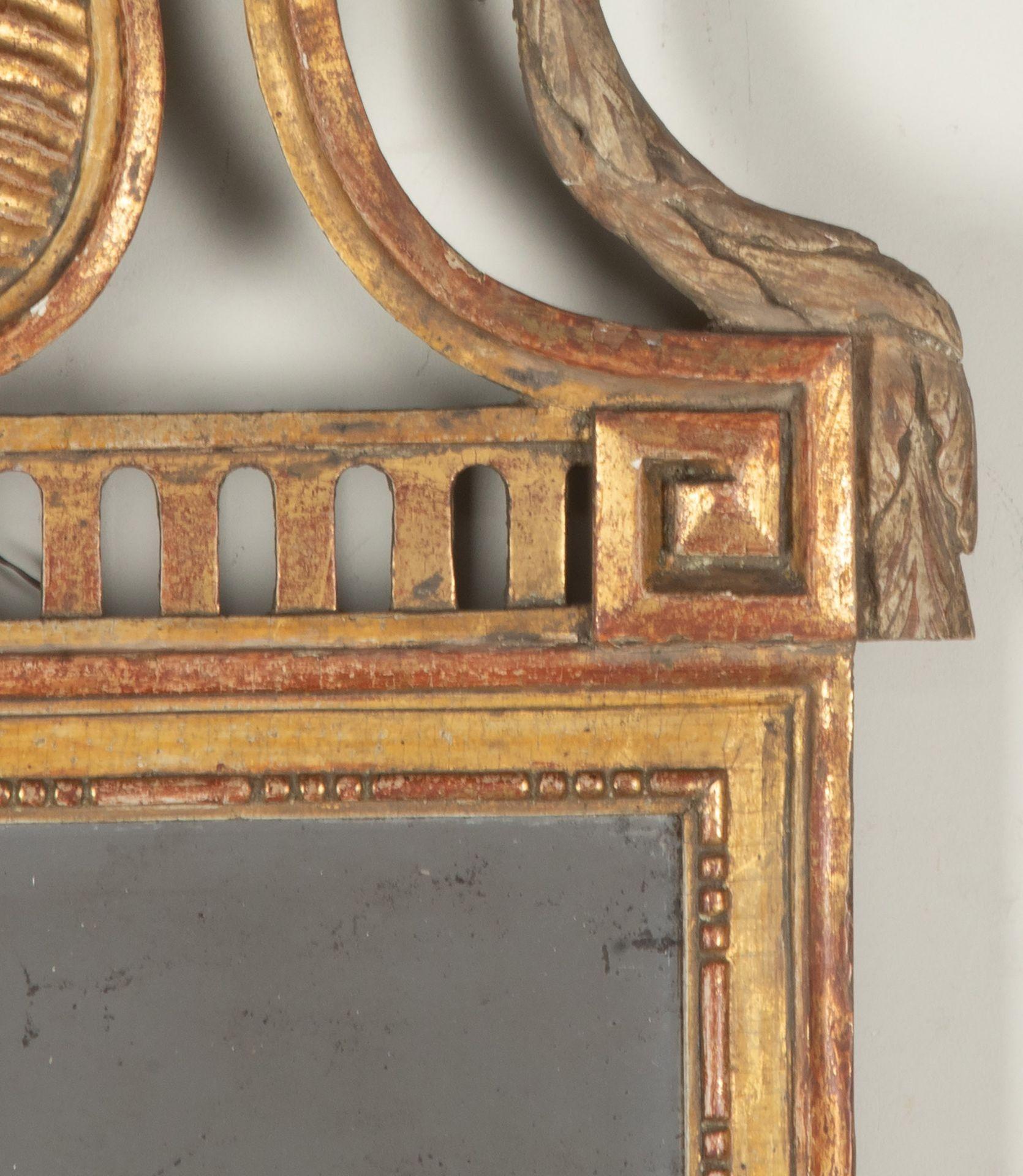 Espejo danés de madera dorada estilo Luis XVI del siglo XVIII Danés en venta