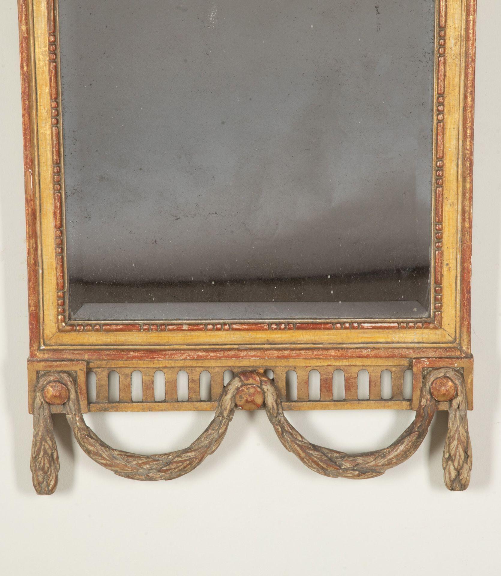 Espejo danés de madera dorada estilo Luis XVI del siglo XVIII en venta 1