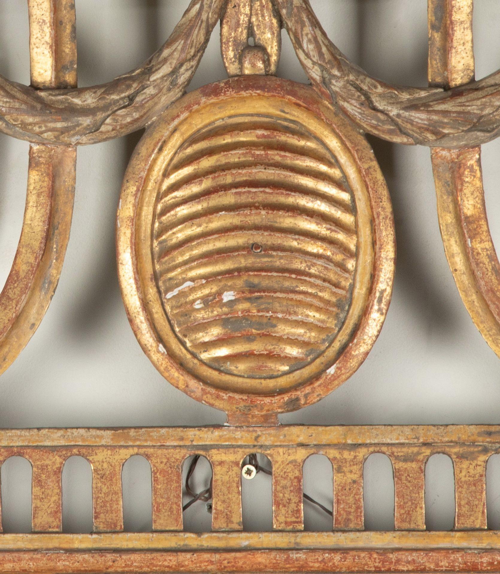 Espejo danés de madera dorada estilo Luis XVI del siglo XVIII en venta 2