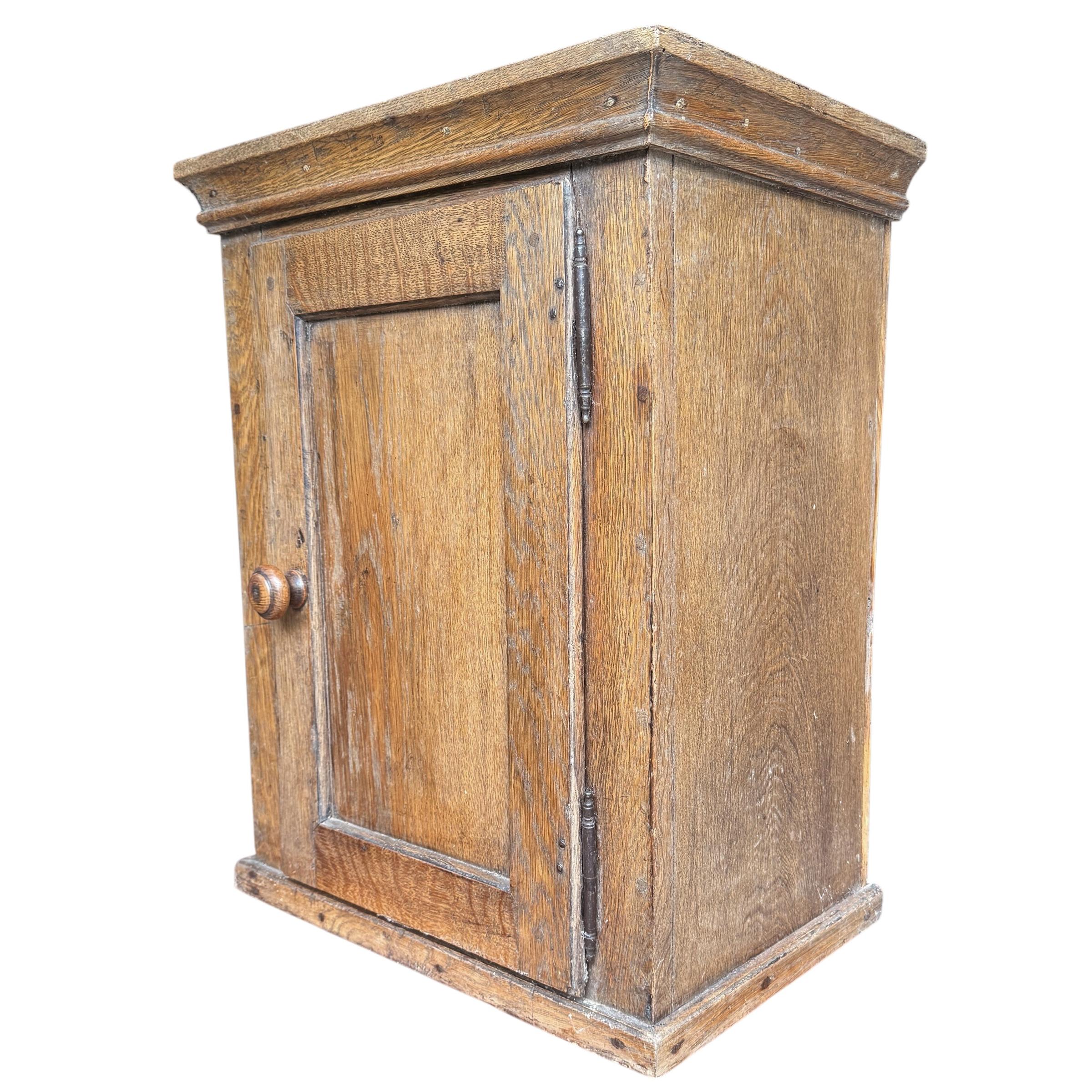 Country Armoire de cuisine en chêne danois du 18e siècle en vente
