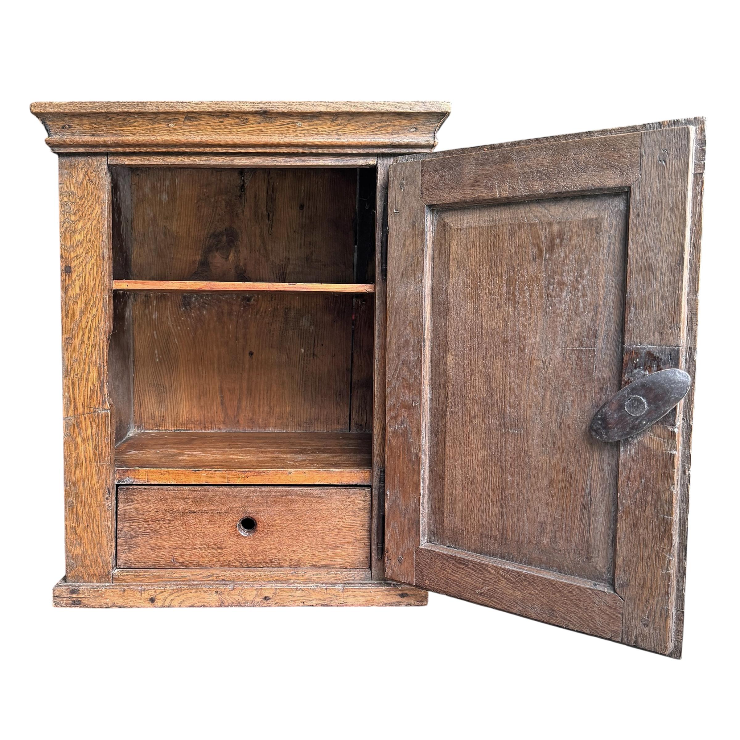 Danois Armoire de cuisine en chêne danois du 18e siècle en vente
