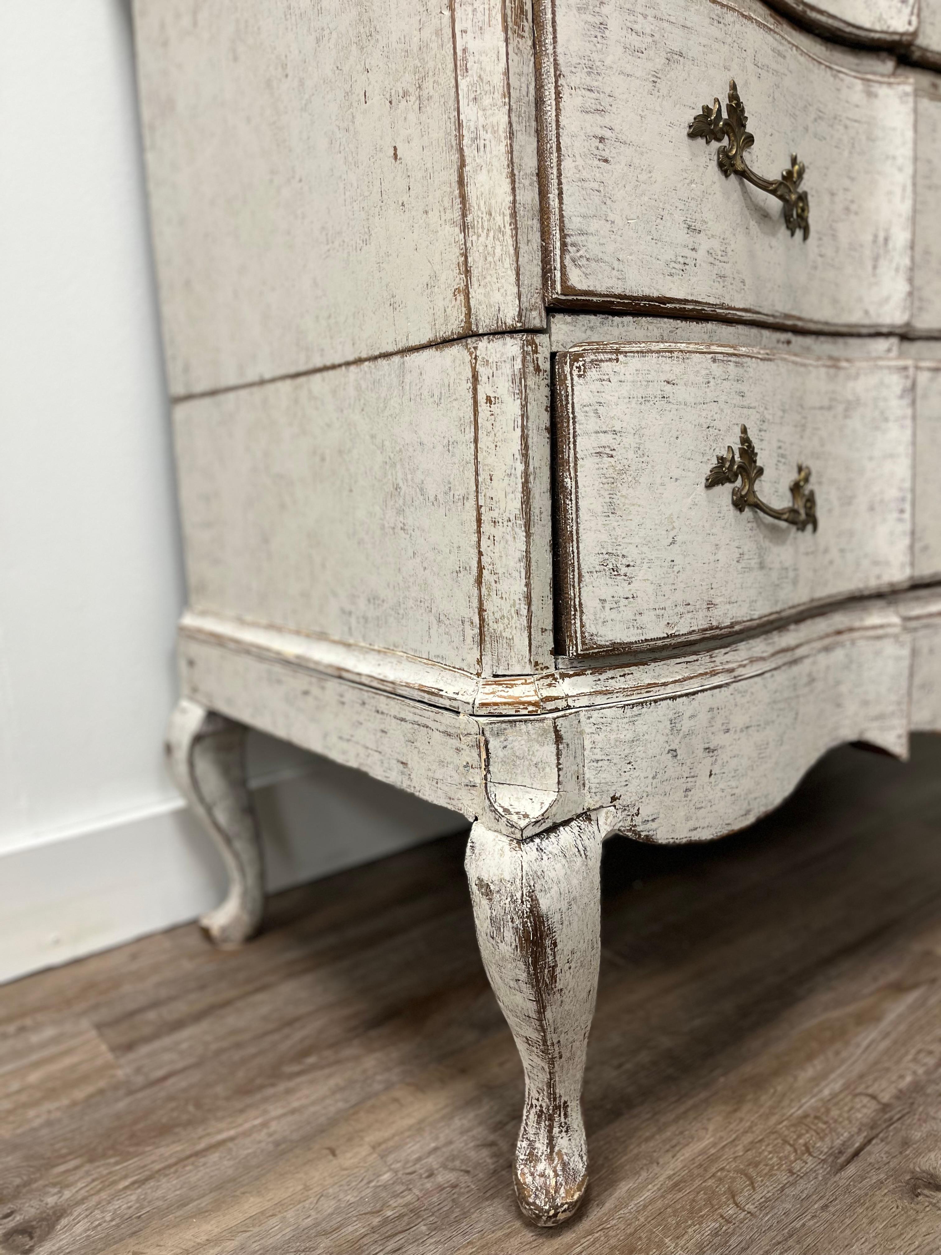 18th Century Danish Rococo Chest on Chest In Good Condition For Sale In Huntington, NY