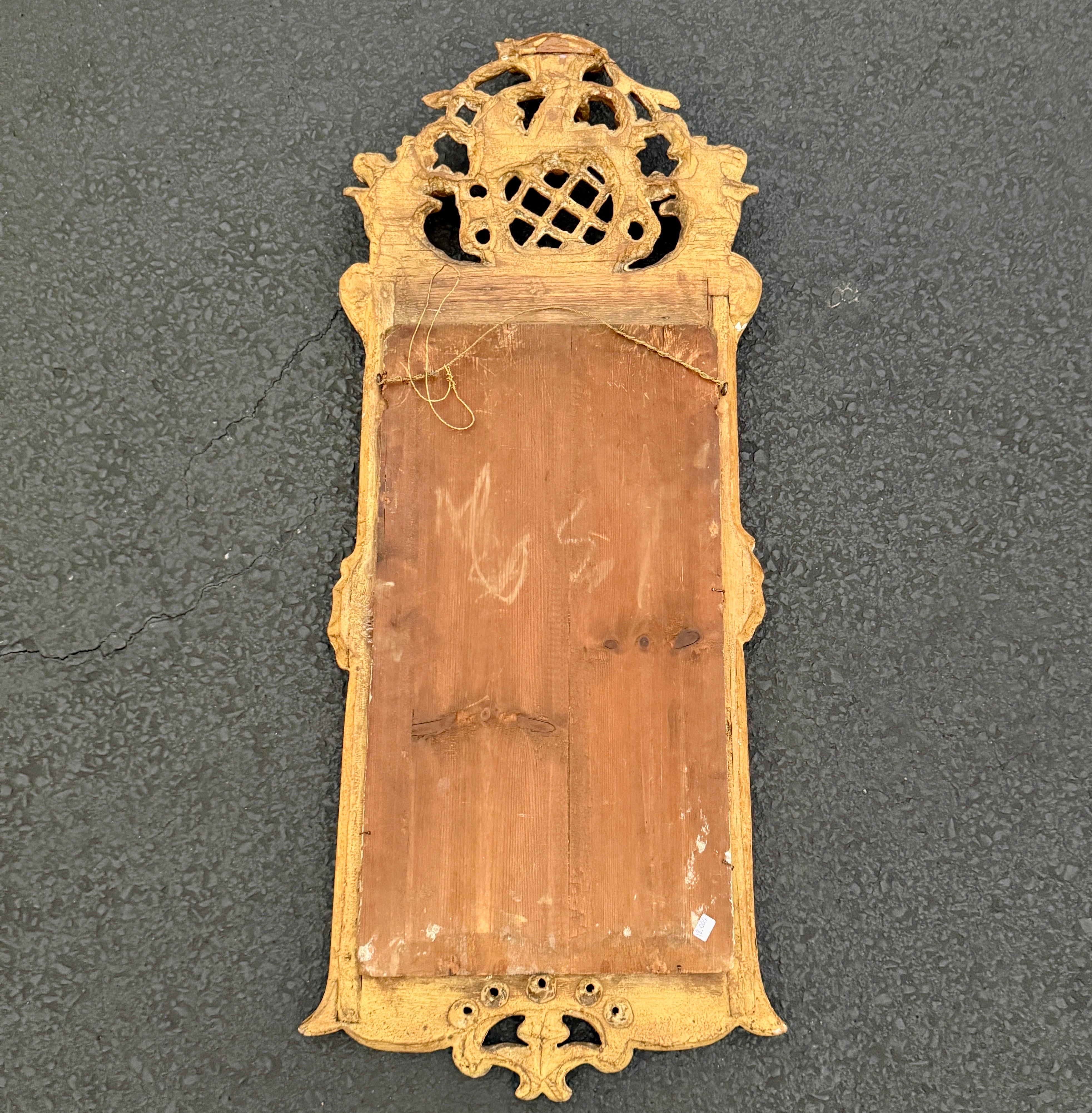 Miroir mural en bois doré rococo danois du 18e siècle en vente 7