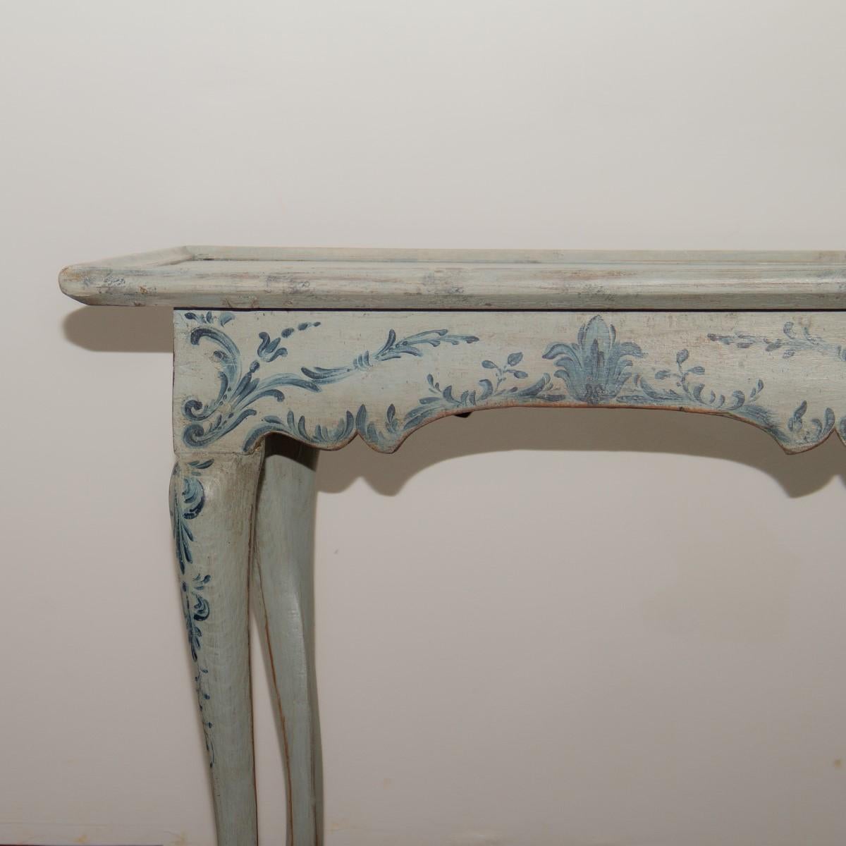 18th Century Danish Rococo Hand Painted Tea Table, circa 1760 In Good Condition In Donhead St Mary, Wiltshire
